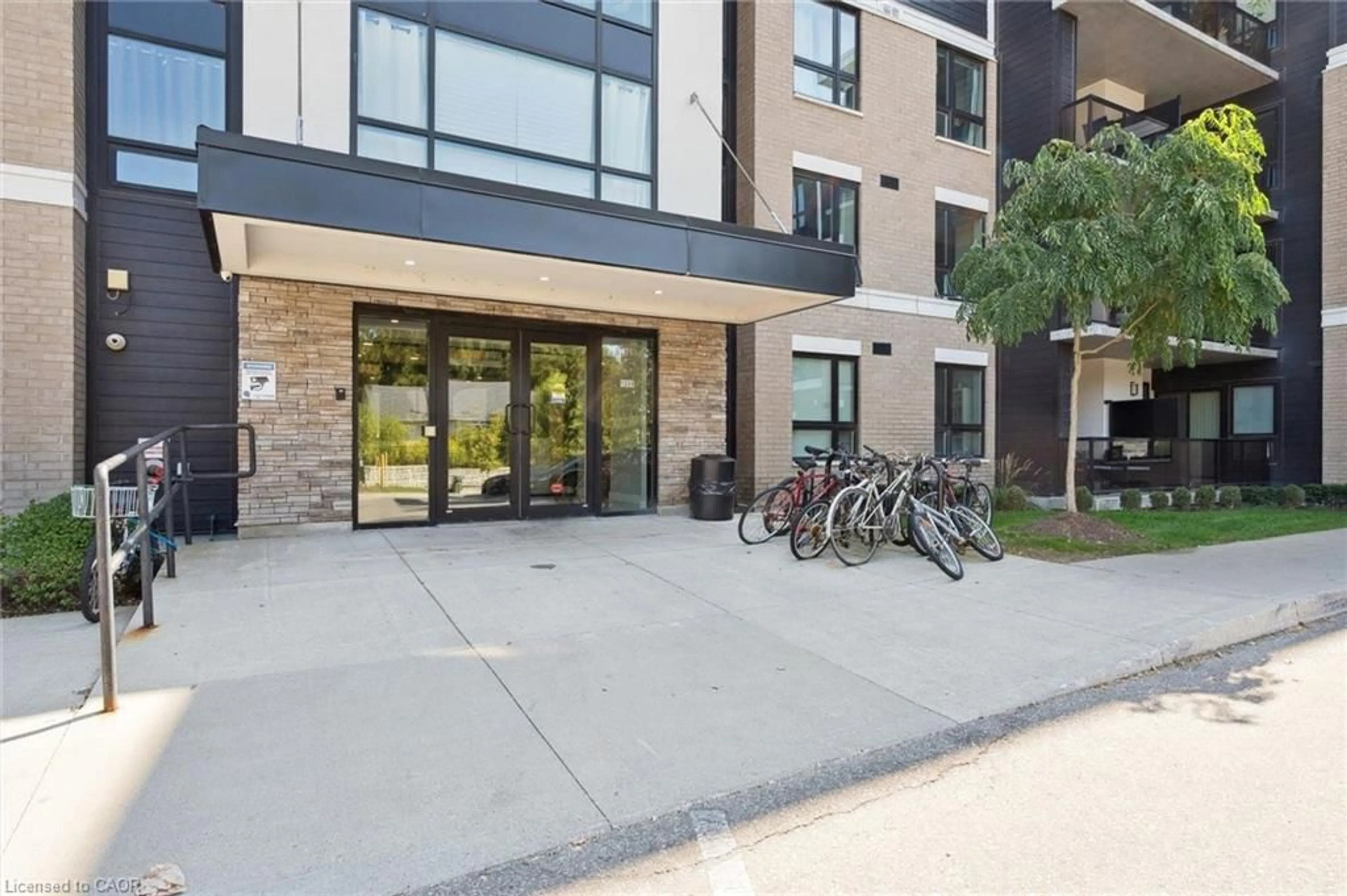 Patio, building for 1280 Gordon St #210, Guelph Ontario N1L 0N6