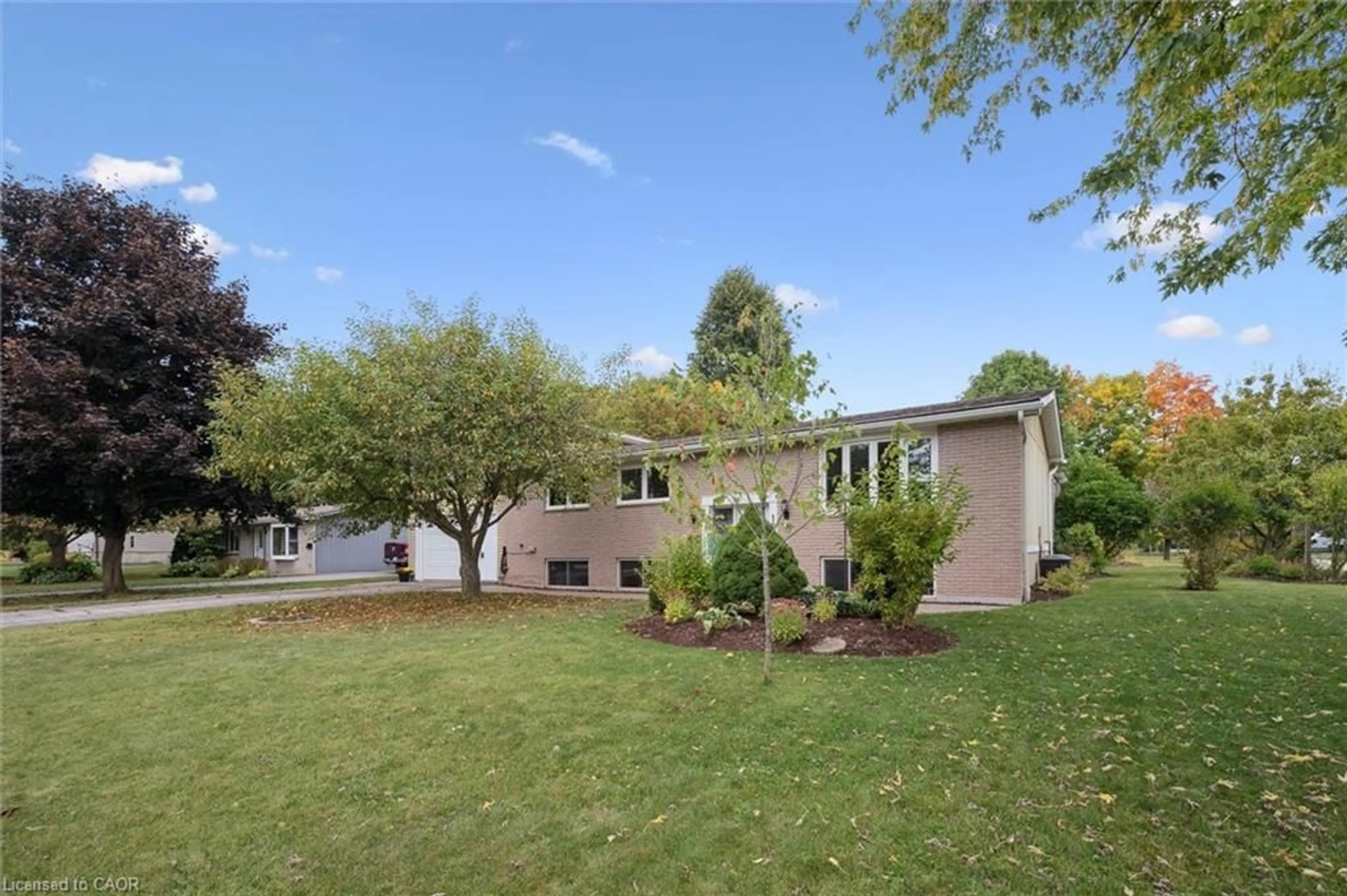 Unknown for 120 Canrobert St, Fergus Ontario N1M 3C1