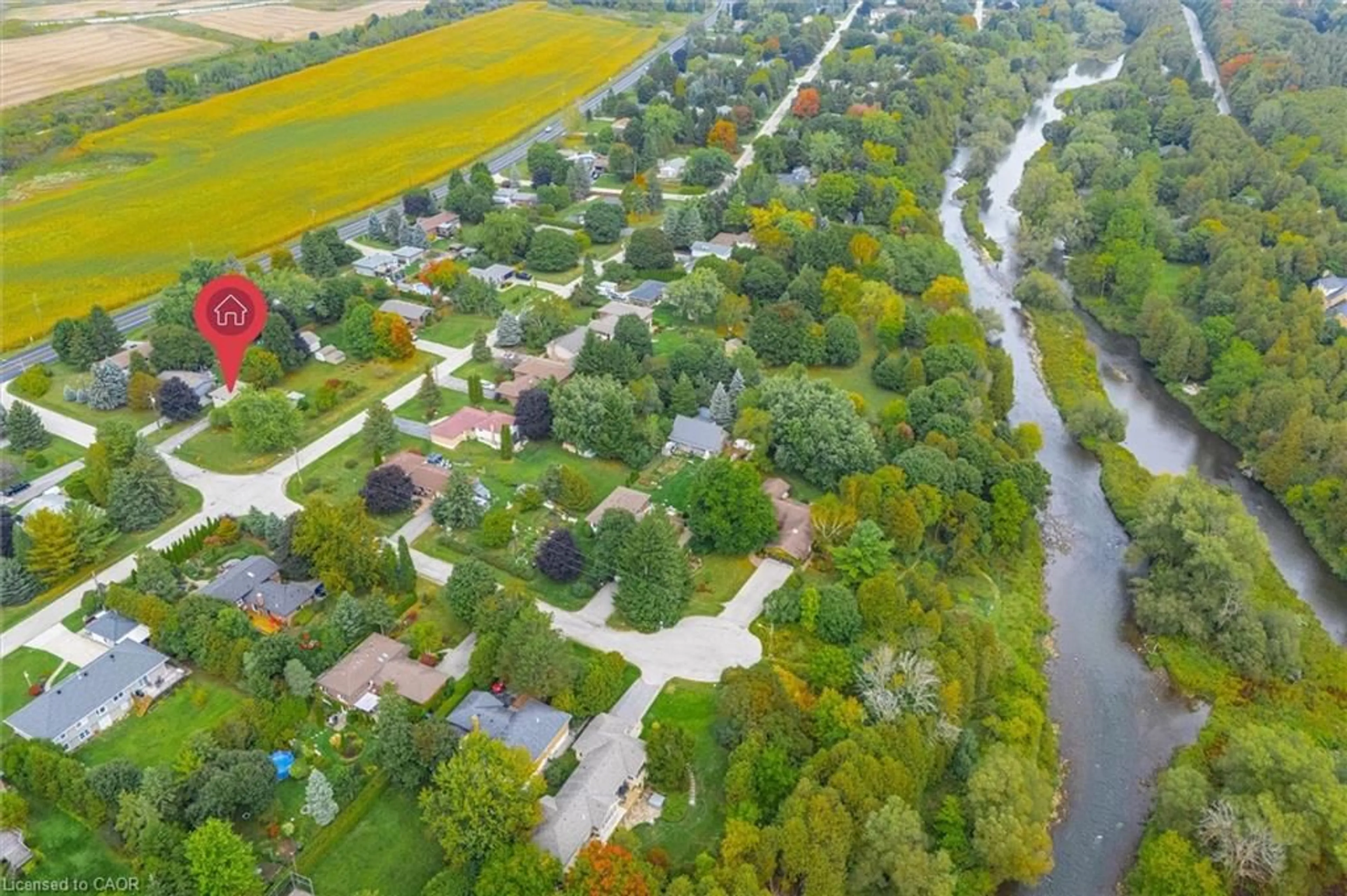 A pic from outside/outdoor area/front of a property/back of a property/a pic from drone, unknown for 120 Canrobert St, Fergus Ontario N1M 3C1