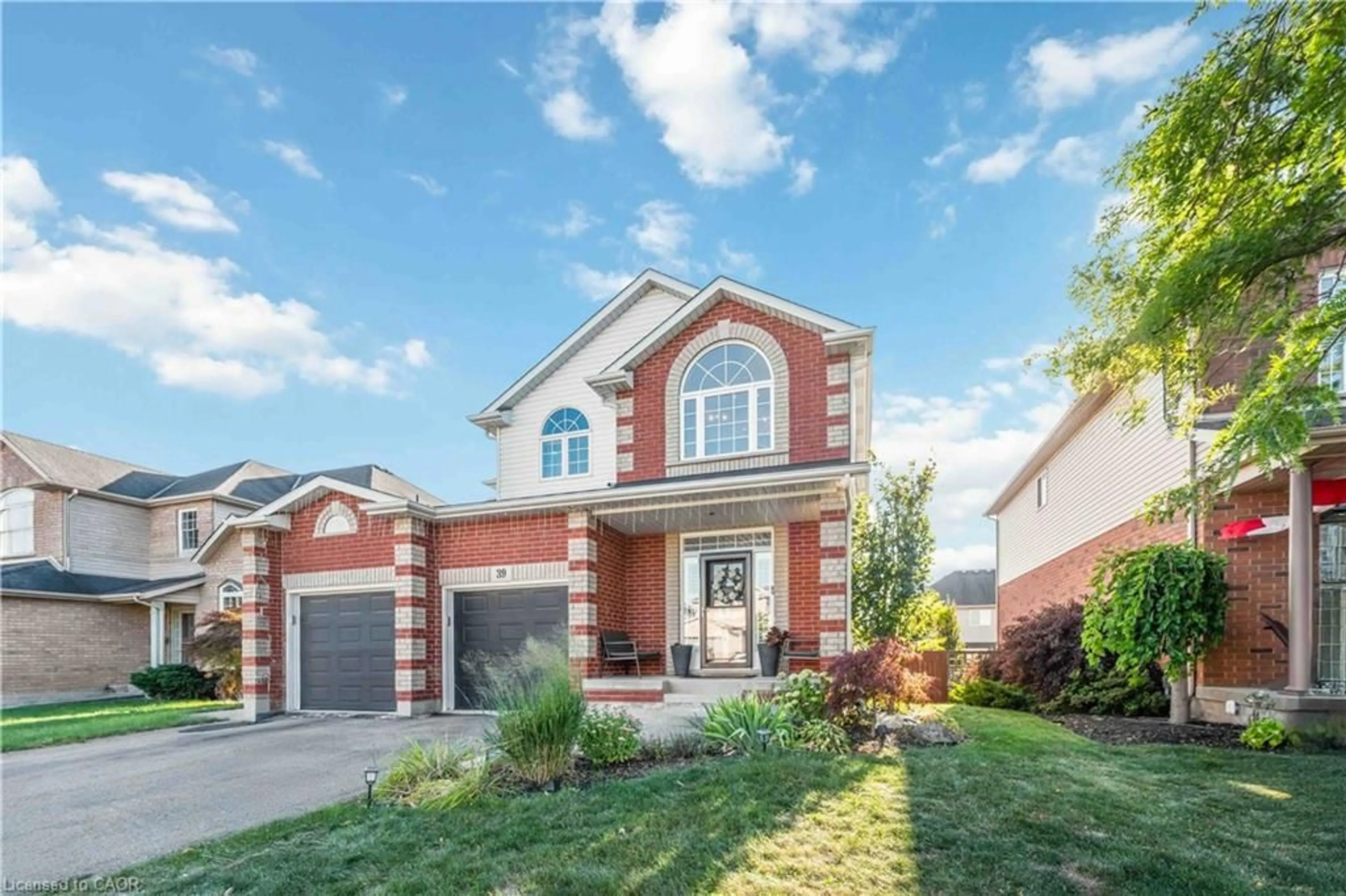Home with brick exterior material, street for 39 Honey Locust Cir, Thorold Ontario L2V 5E3