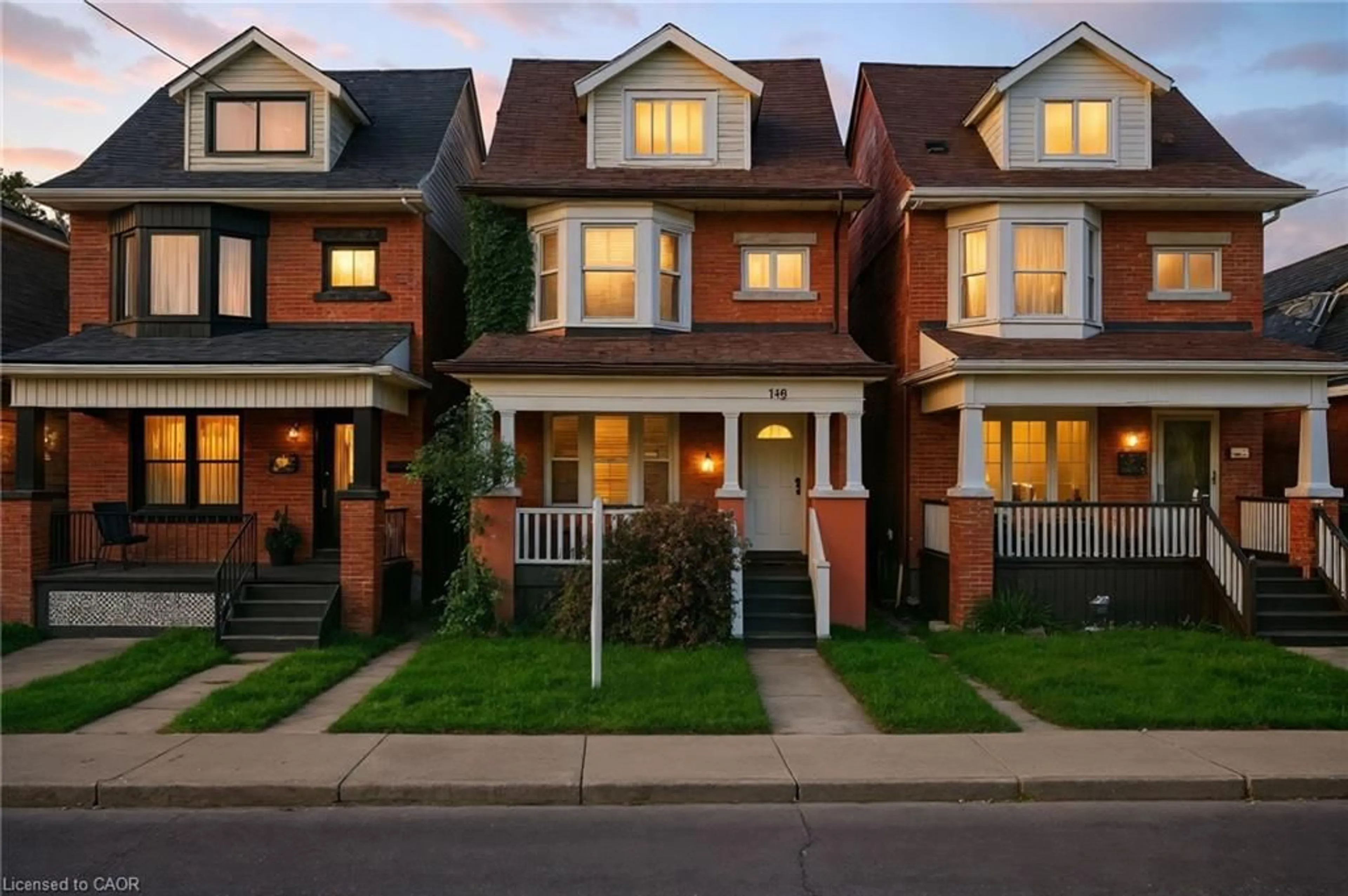 Home with brick exterior material, street for 119 Rosslyn Ave, Hamilton Ontario L8L 7P5