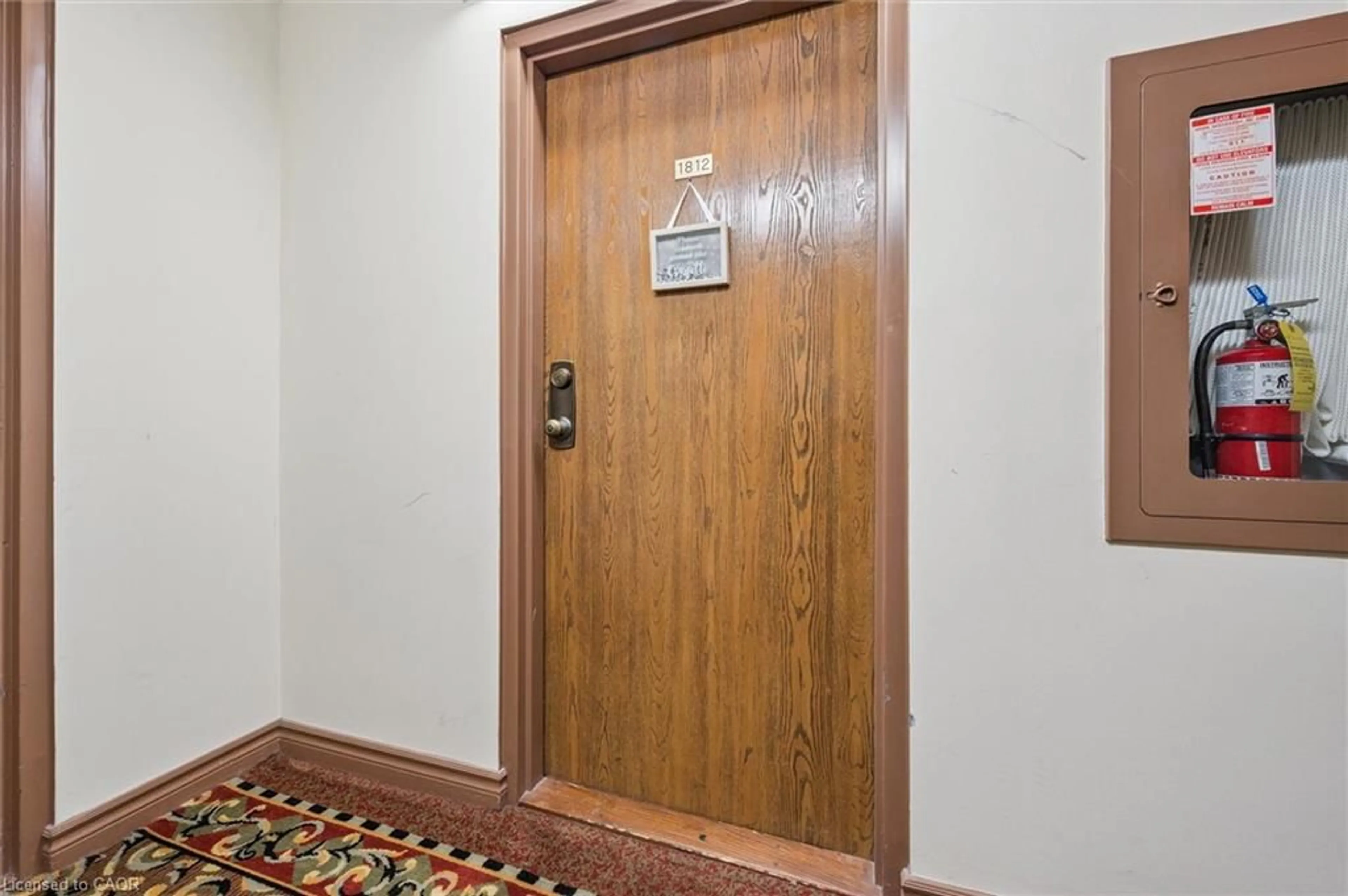 Indoor foyer for 55 Green Valley Dr #1812, Kitchener Ontario N2P 1Z6