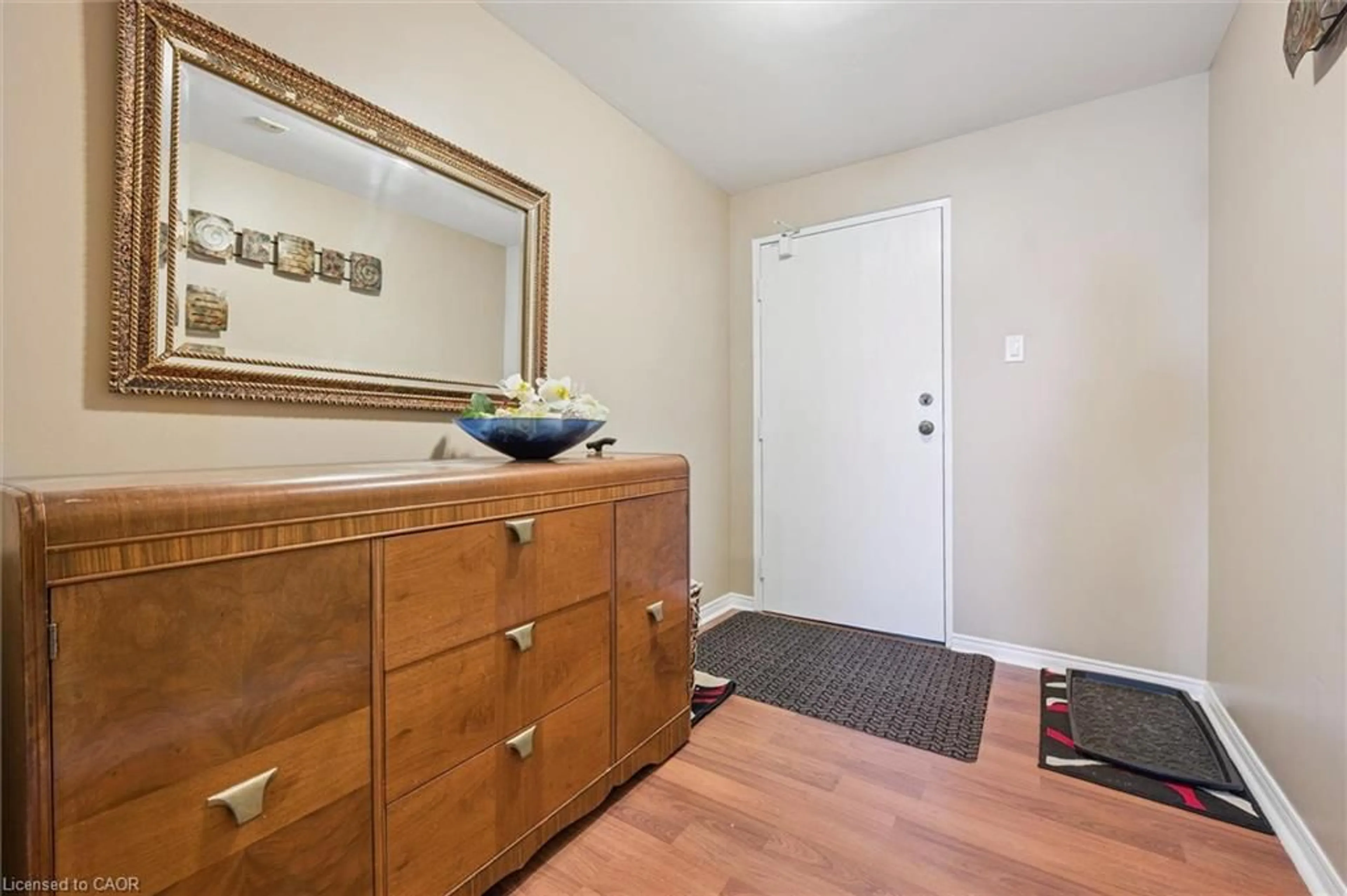 Indoor entryway for 55 Green Valley Dr #1812, Kitchener Ontario N2P 1Z6