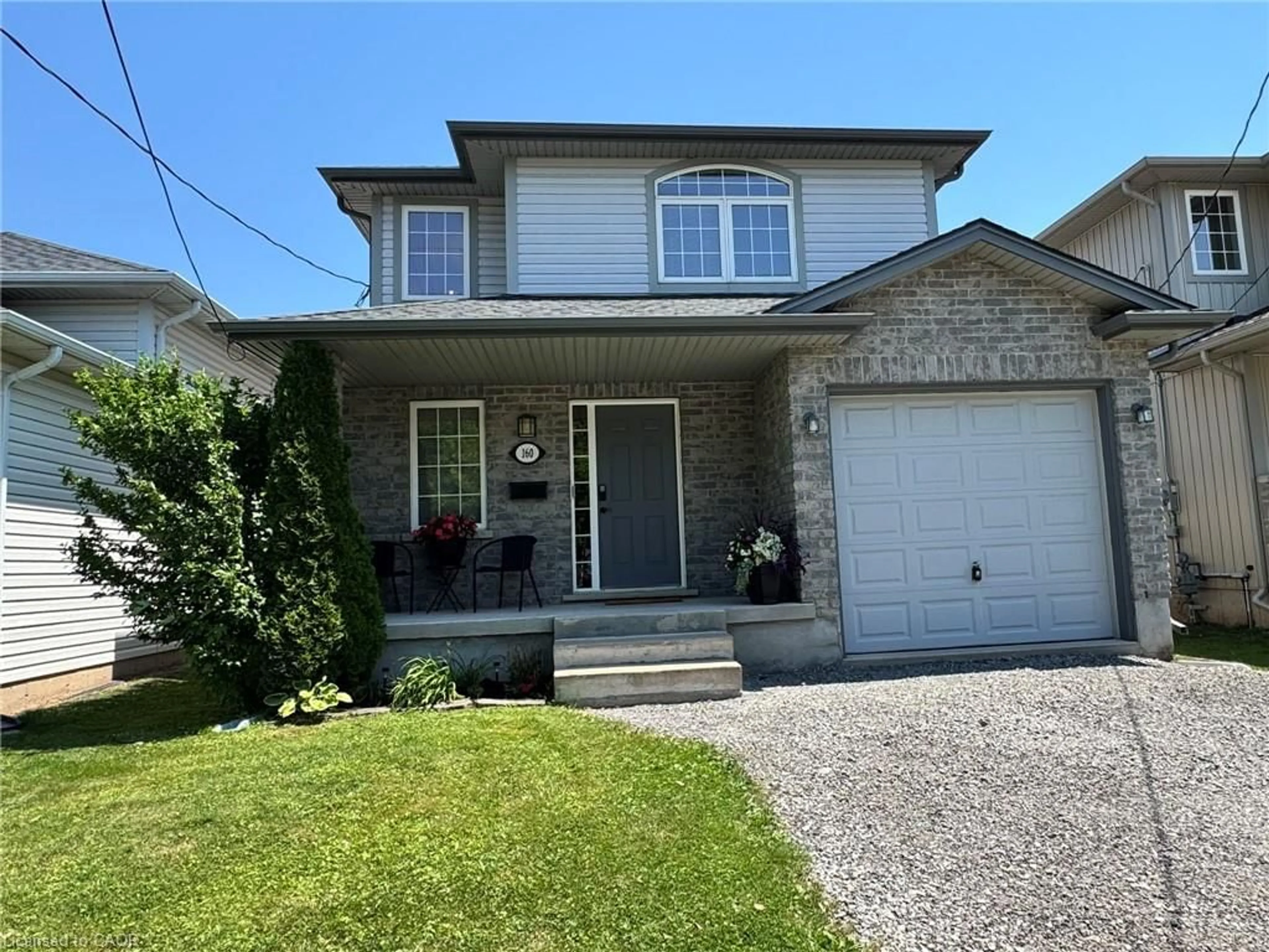 Home with vinyl exterior material, street for 160 Wallace Ave, Welland Ontario L3B 1R5