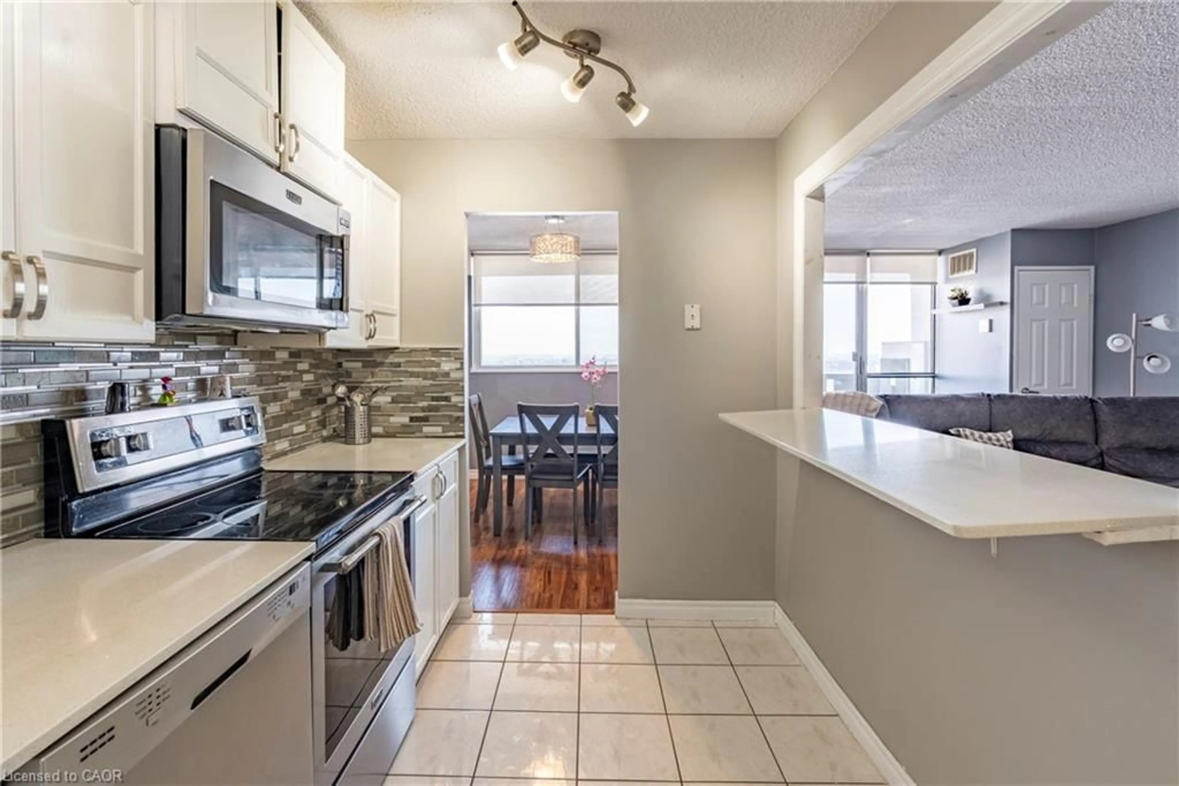 Standard kitchen, ceramic/tile floor for 375 King St #2002, Waterloo Ontario N2J 4L6