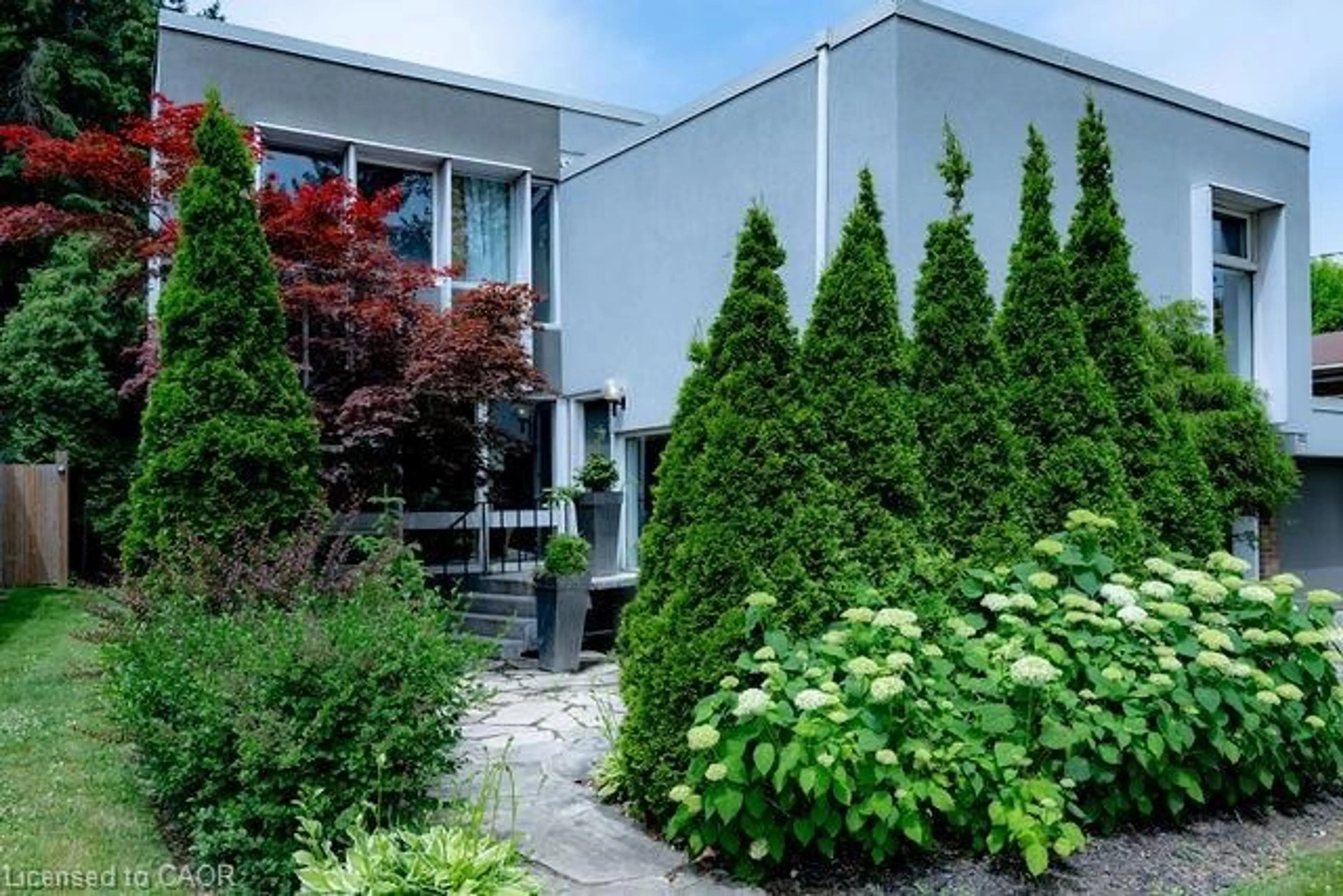 Patio, street for 90 Winston Ave, Hamilton Ontario L8S 2S6