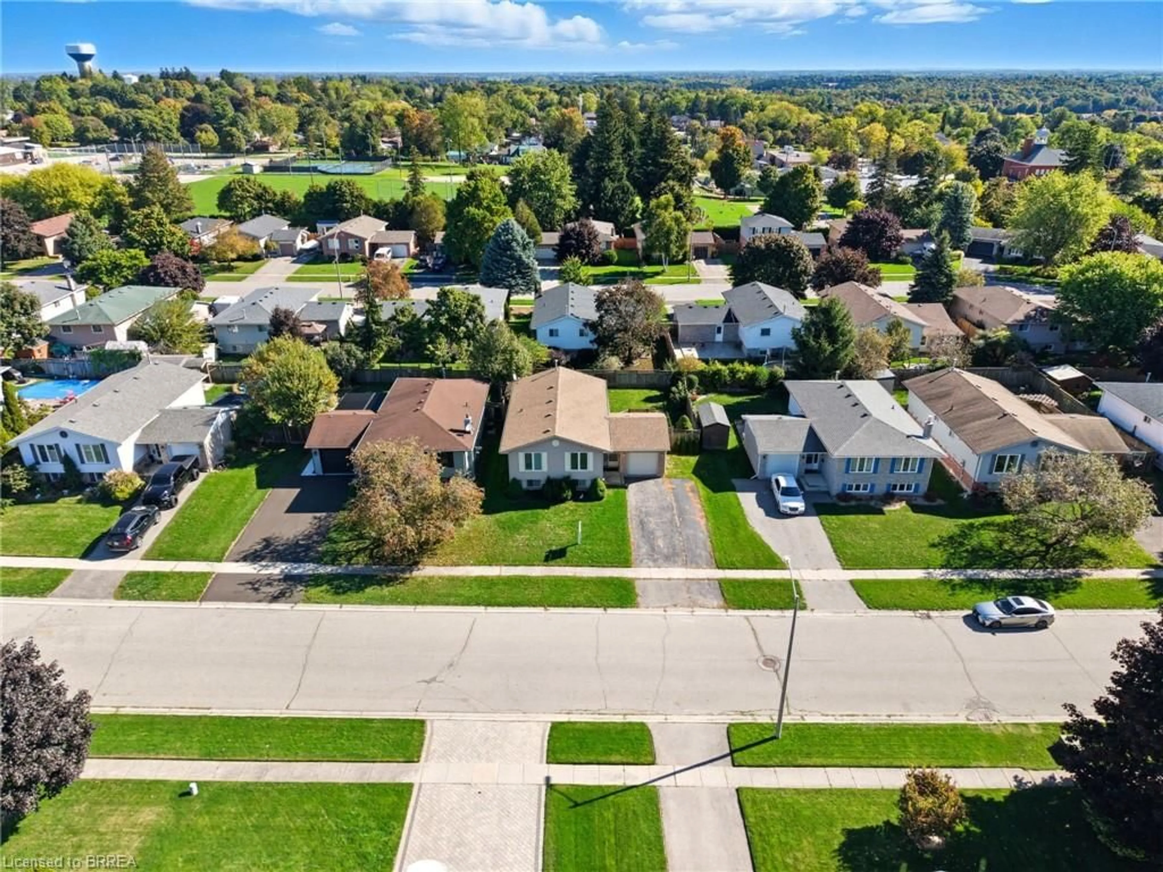 A pic from outside/outdoor area/front of a property/back of a property/a pic from drone, street for 18 Scott St, St. George Ontario N0E 1N0