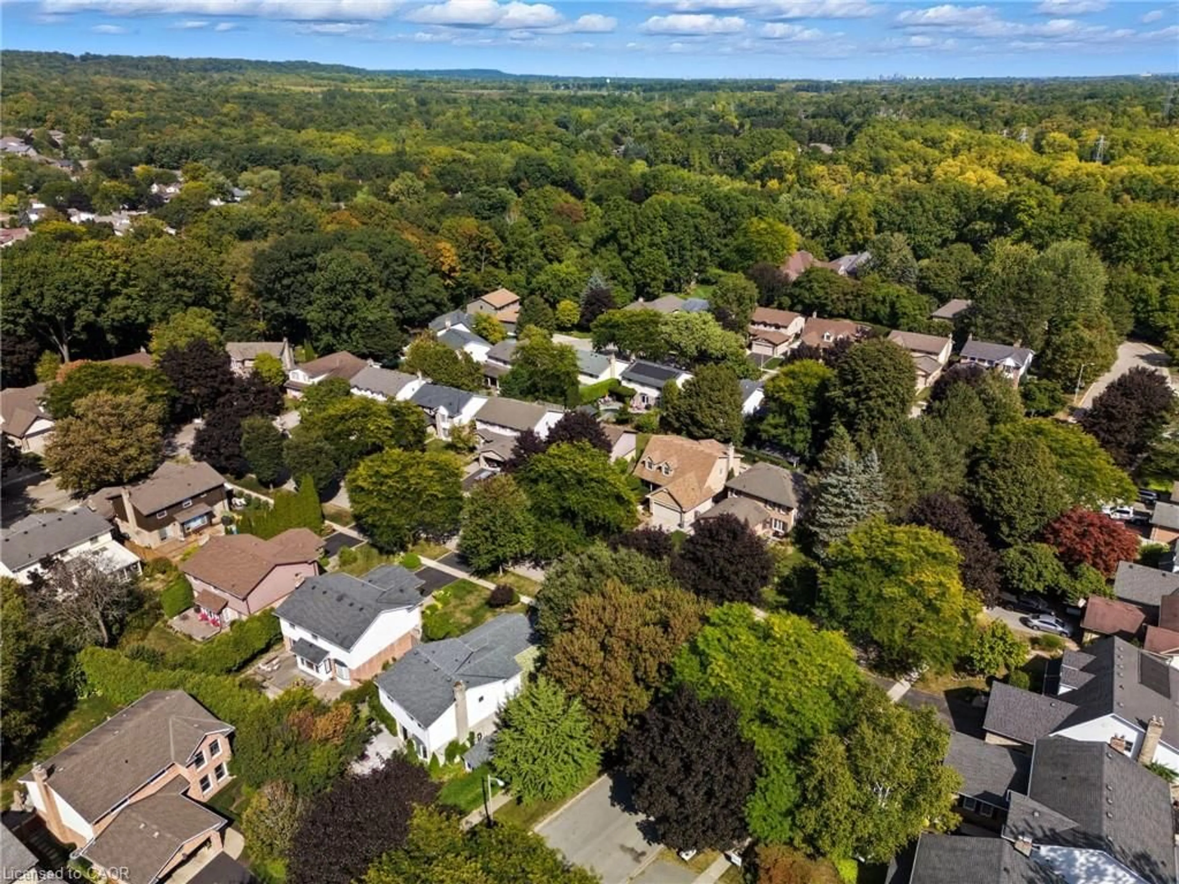 A pic from outside/outdoor area/front of a property/back of a property/a pic from drone, unknown for 67 Forestview Dr, Dundas Ontario L9H 6M7