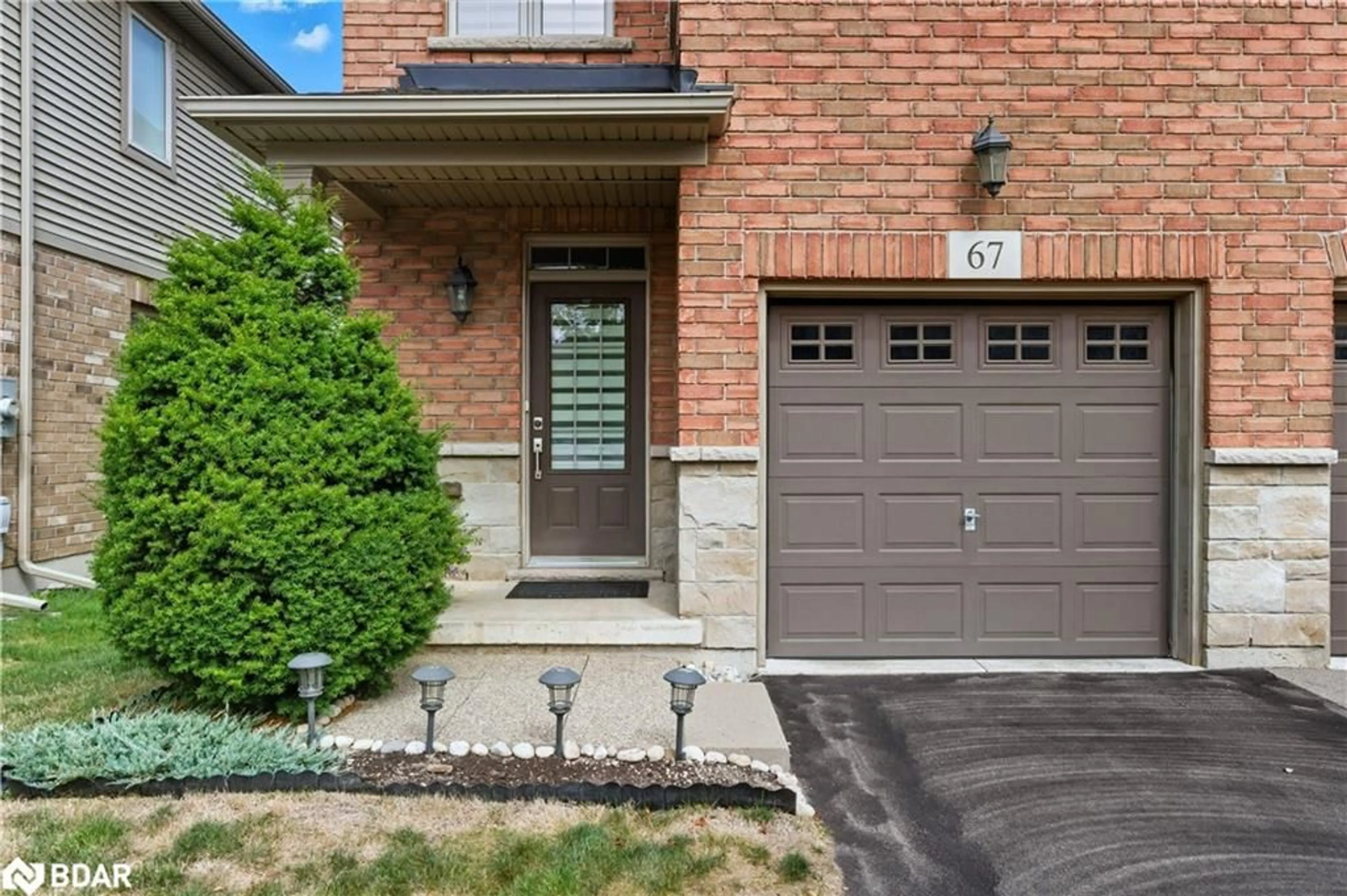 Home with brick exterior material, street for 515 Winston Road Rd #67, Grimsby Ontario L3M 4E8