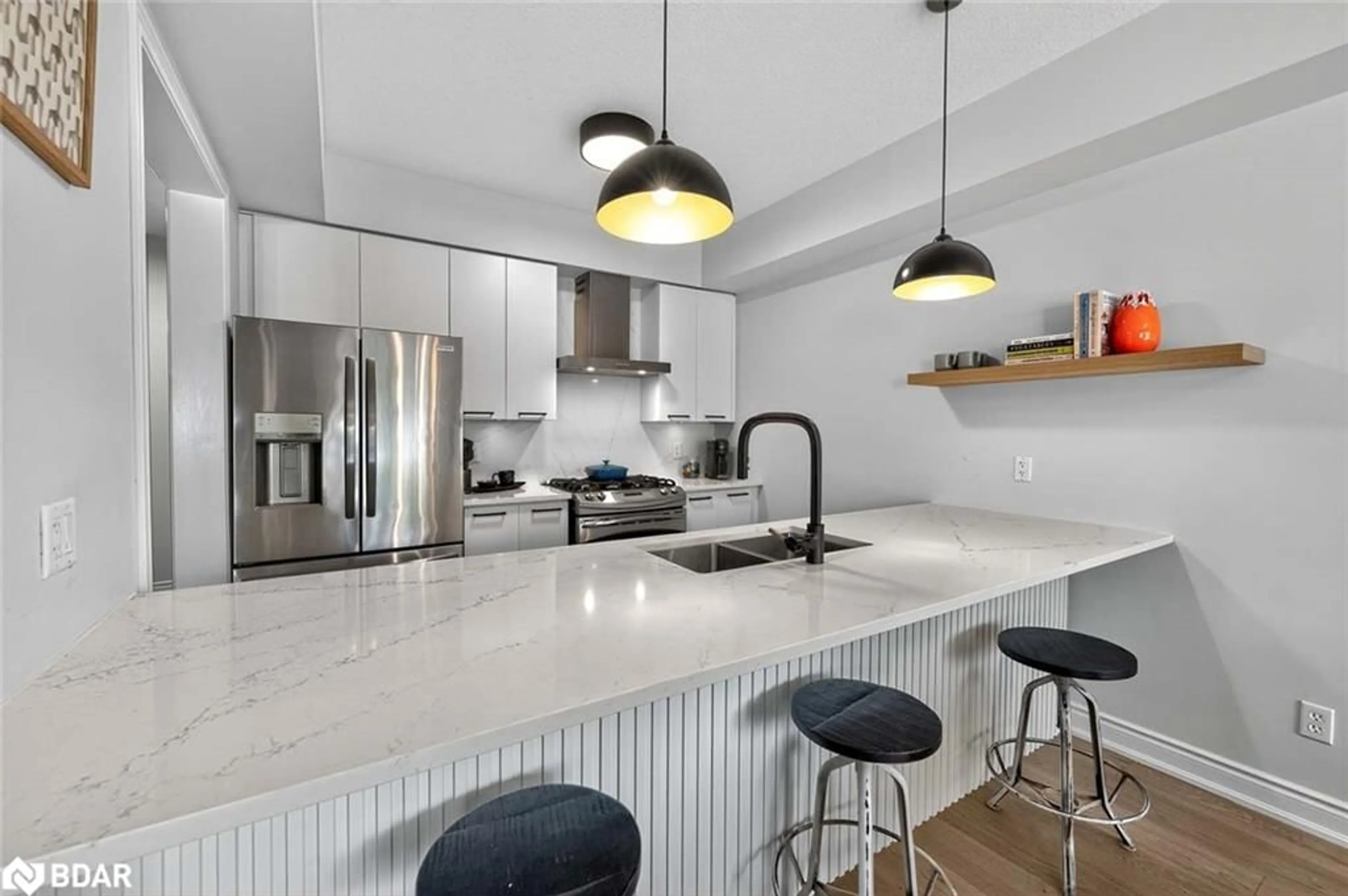 Contemporary kitchen, unknown for 1491 Plains St, Burlington Ontario L7T 4H1