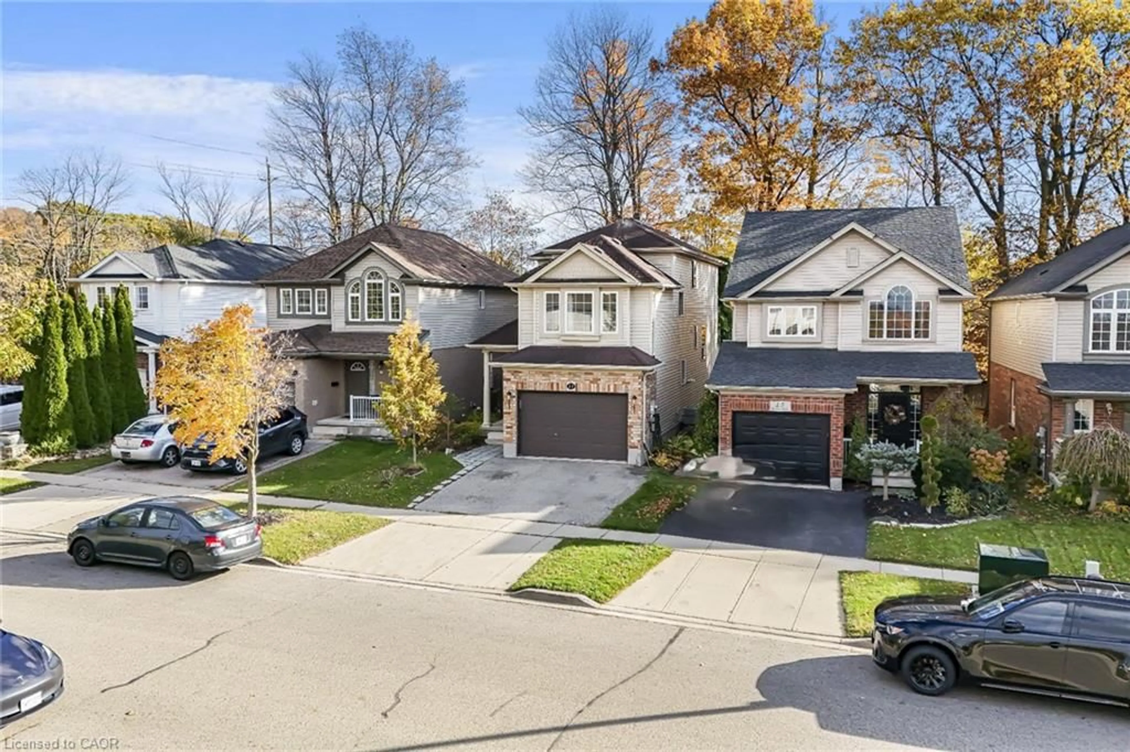 A pic from outside/outdoor area/front of a property/back of a property/a pic from drone, street for 11 Renner Dr, Cambridge Ontario N3C 4N7