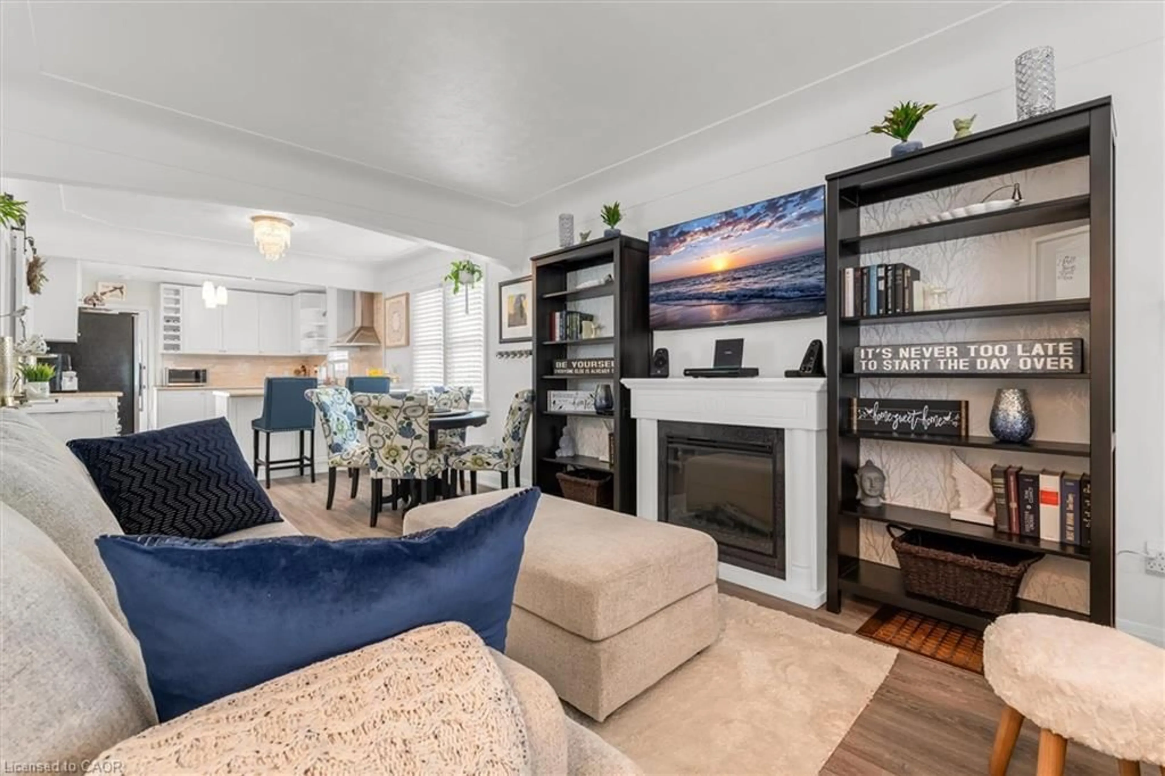 Living room with furniture, wood/laminate floor for 97 Bell Ave, Hamilton Ontario L8K 3E2