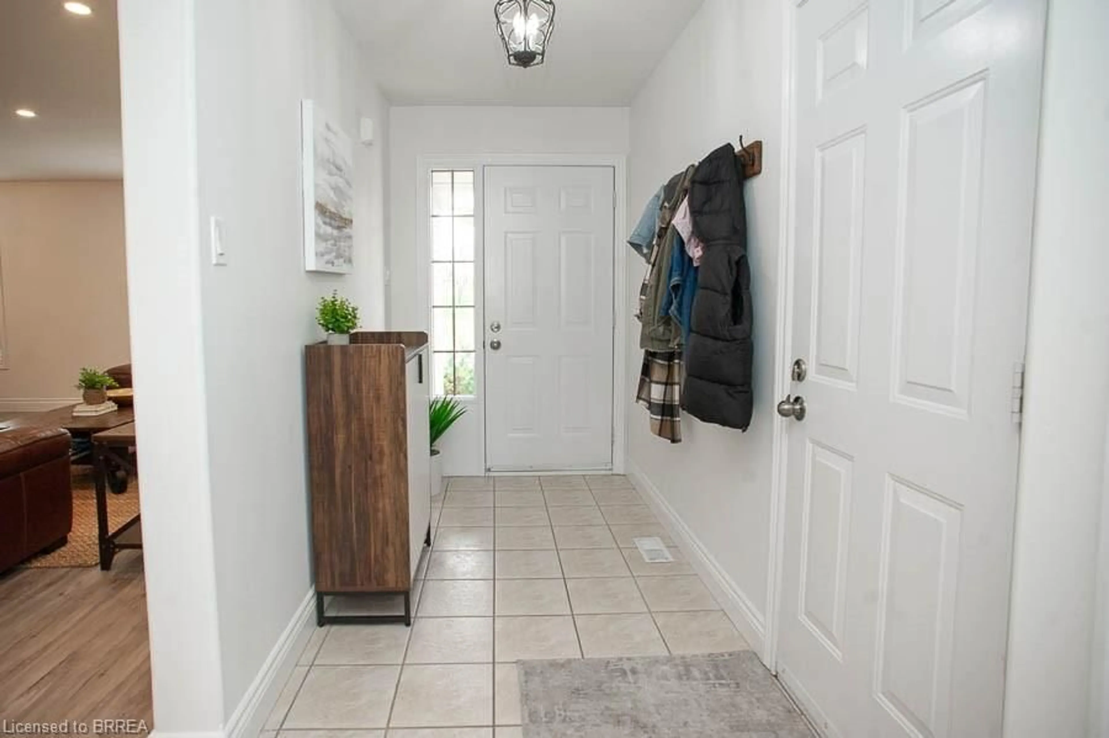 Indoor entryway for 52 Sunnyside Dr, St. George Ontario N0E 1N0