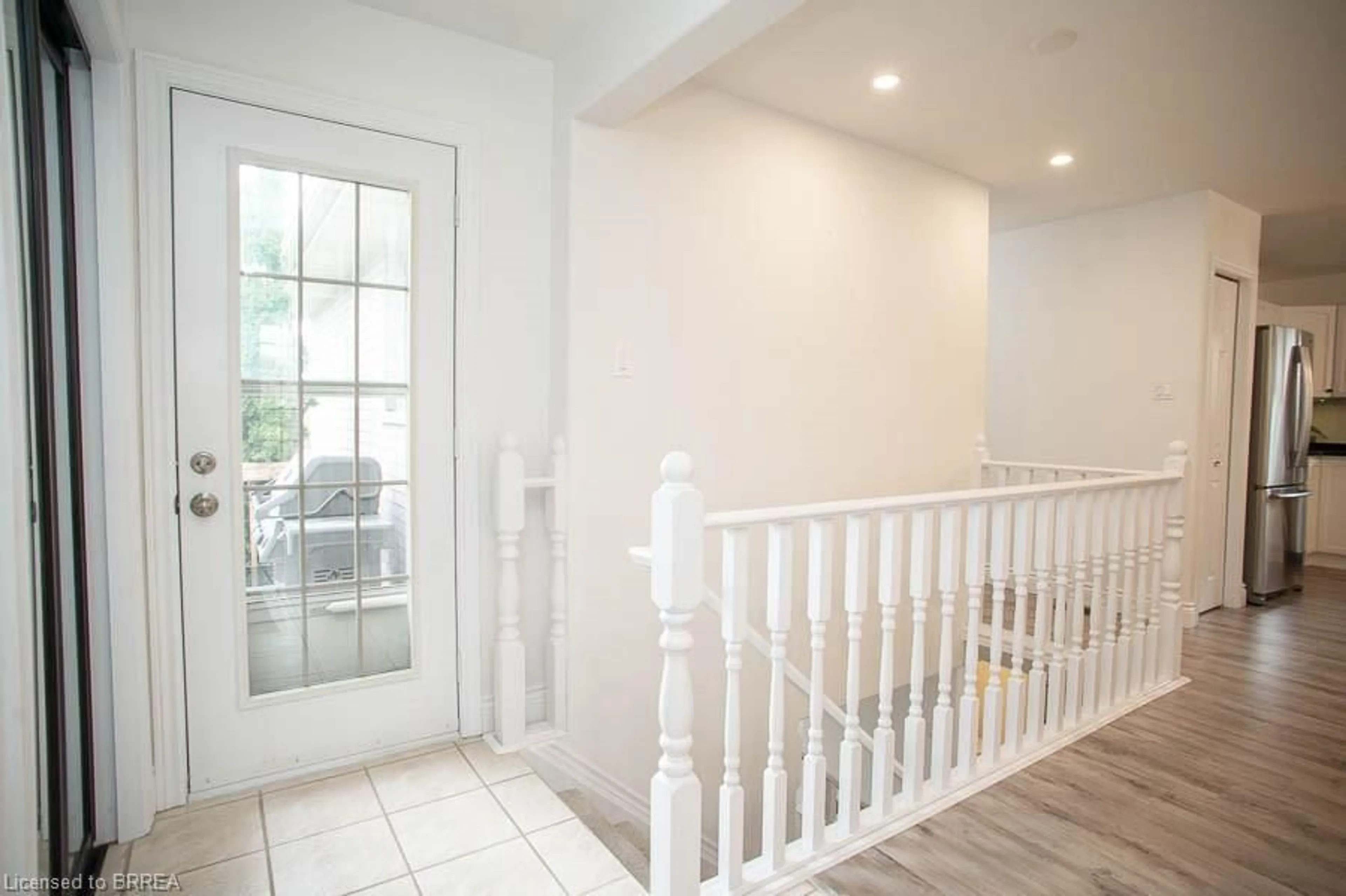 Indoor entryway for 52 Sunnyside Dr, St. George Ontario N0E 1N0