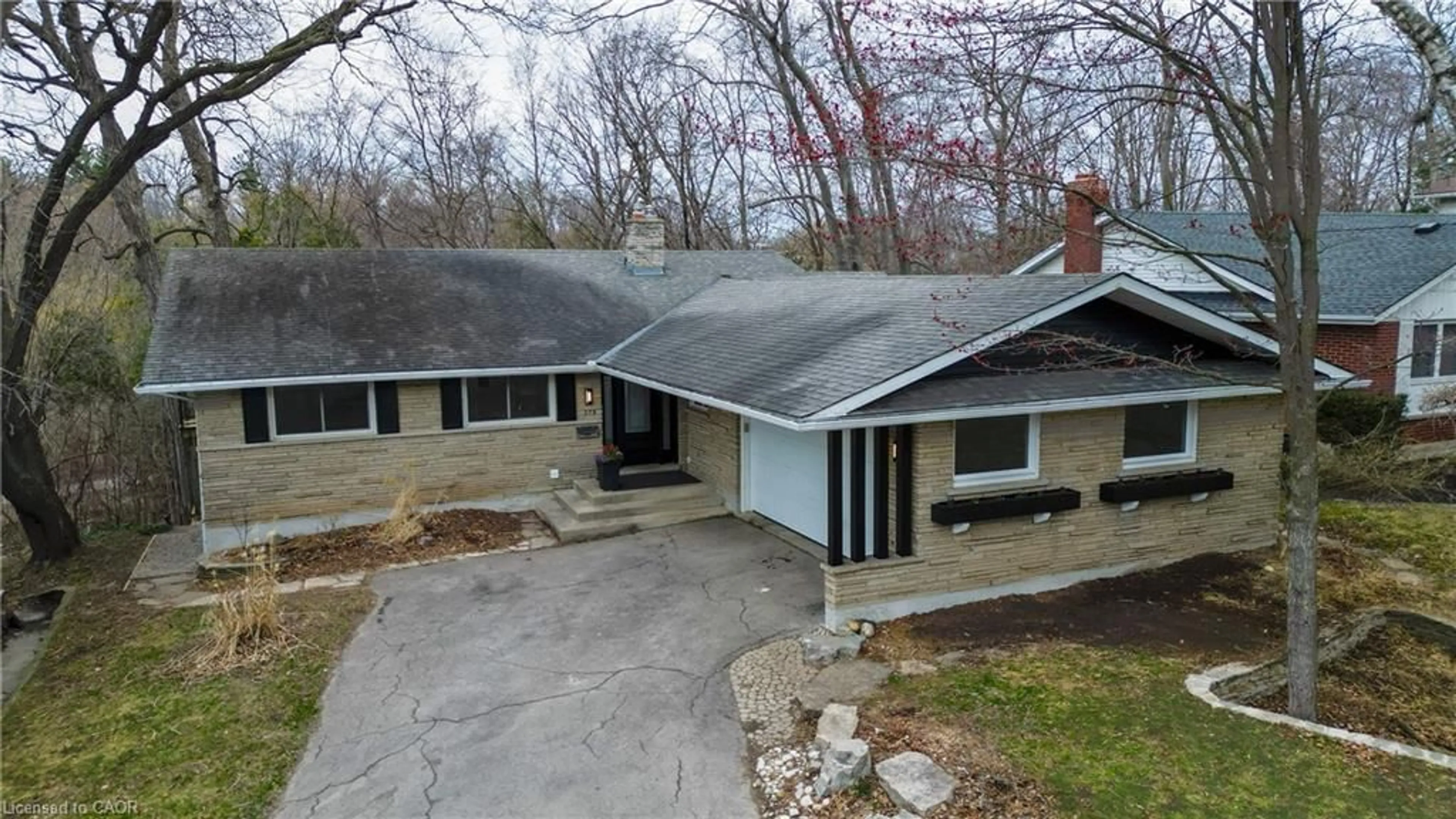 A pic from outside/outdoor area/front of a property/back of a property/a pic from drone, street for 279 Ferndale Pl, Waterloo Ontario N2J 3X8