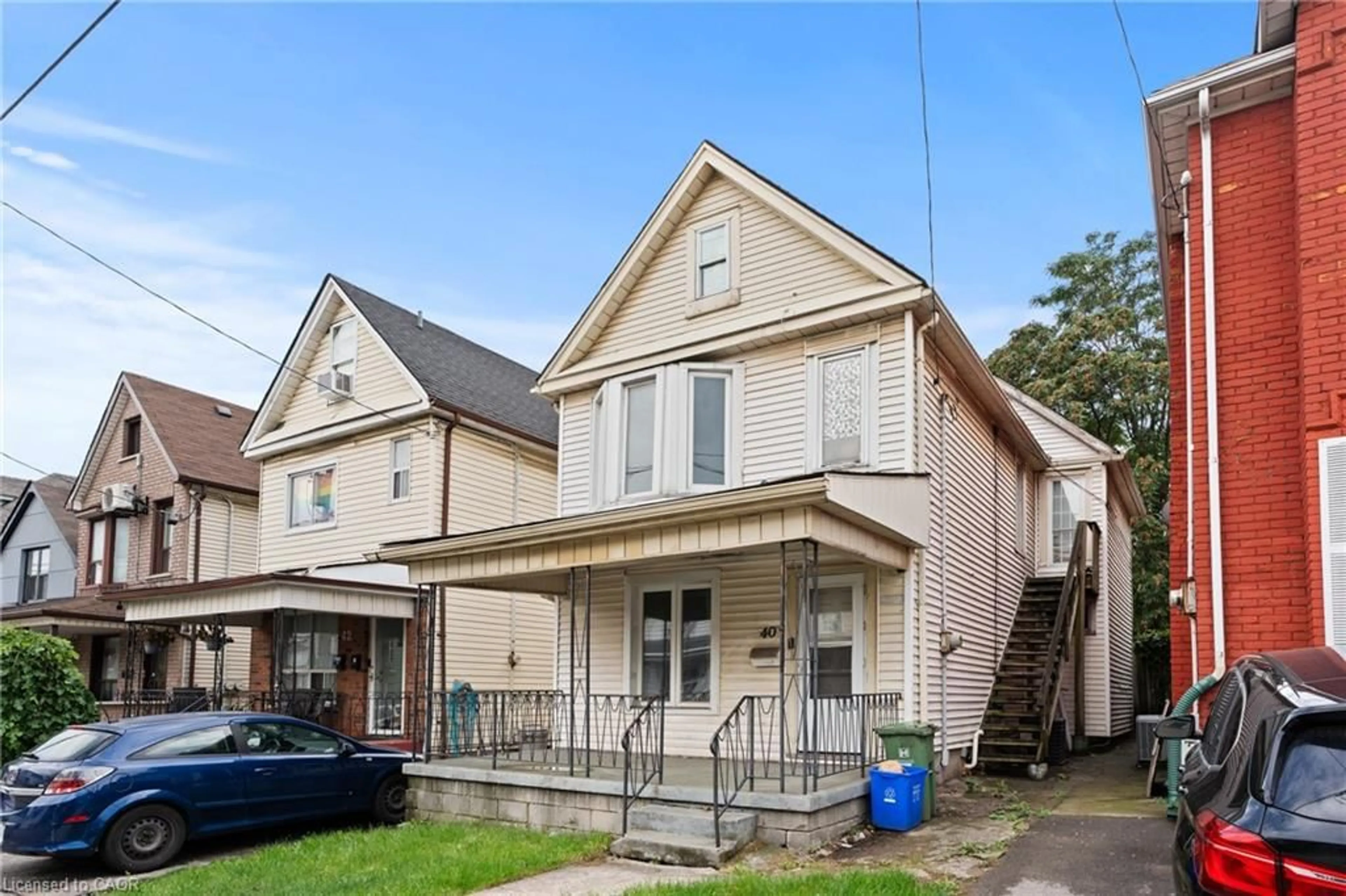 Home with brick exterior material, street for 40 Rosemont Ave, Hamilton Ontario L8L 2M3