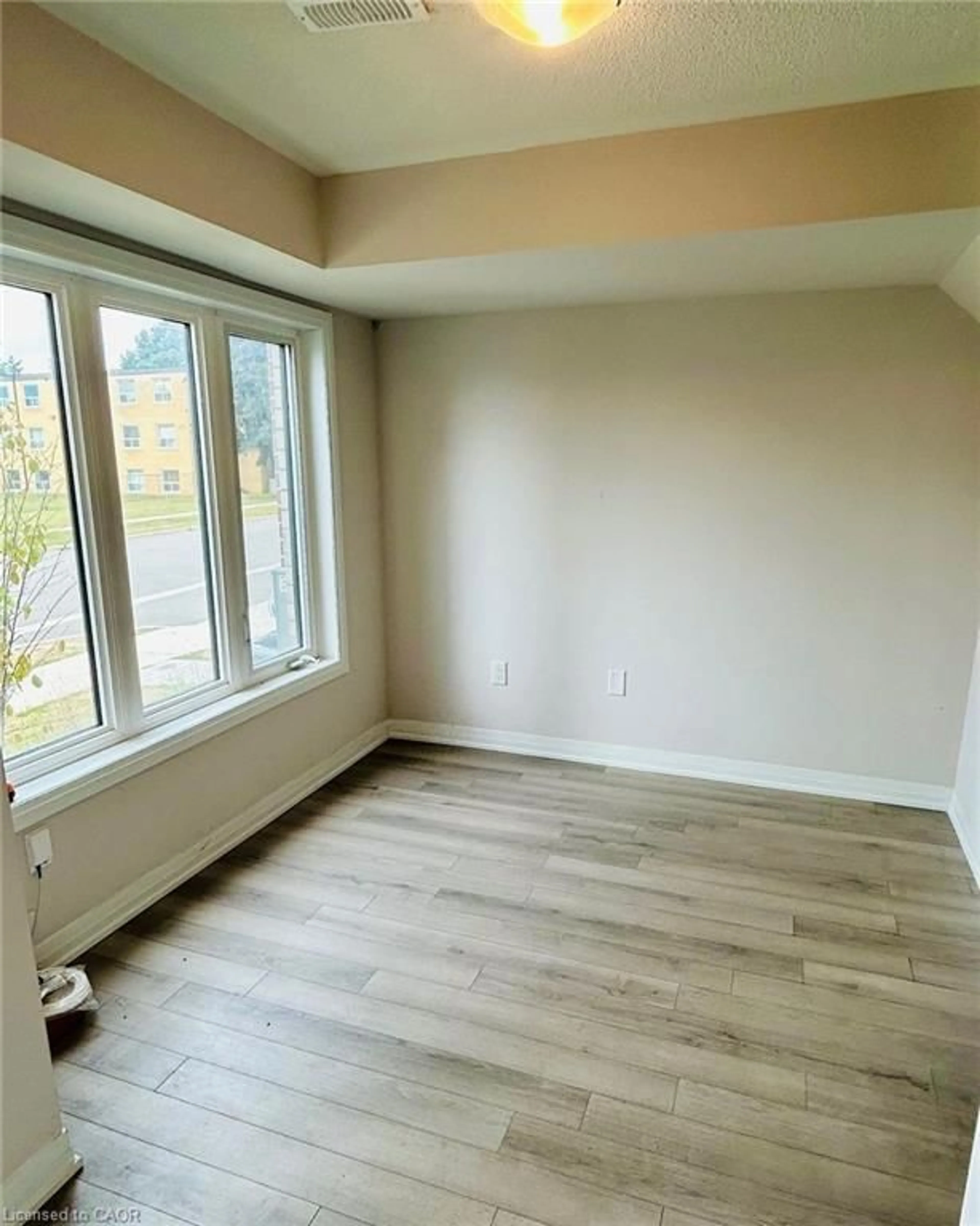 A pic of a room for 585 Colborne St #302, Brantford Ontario N3S 0K4