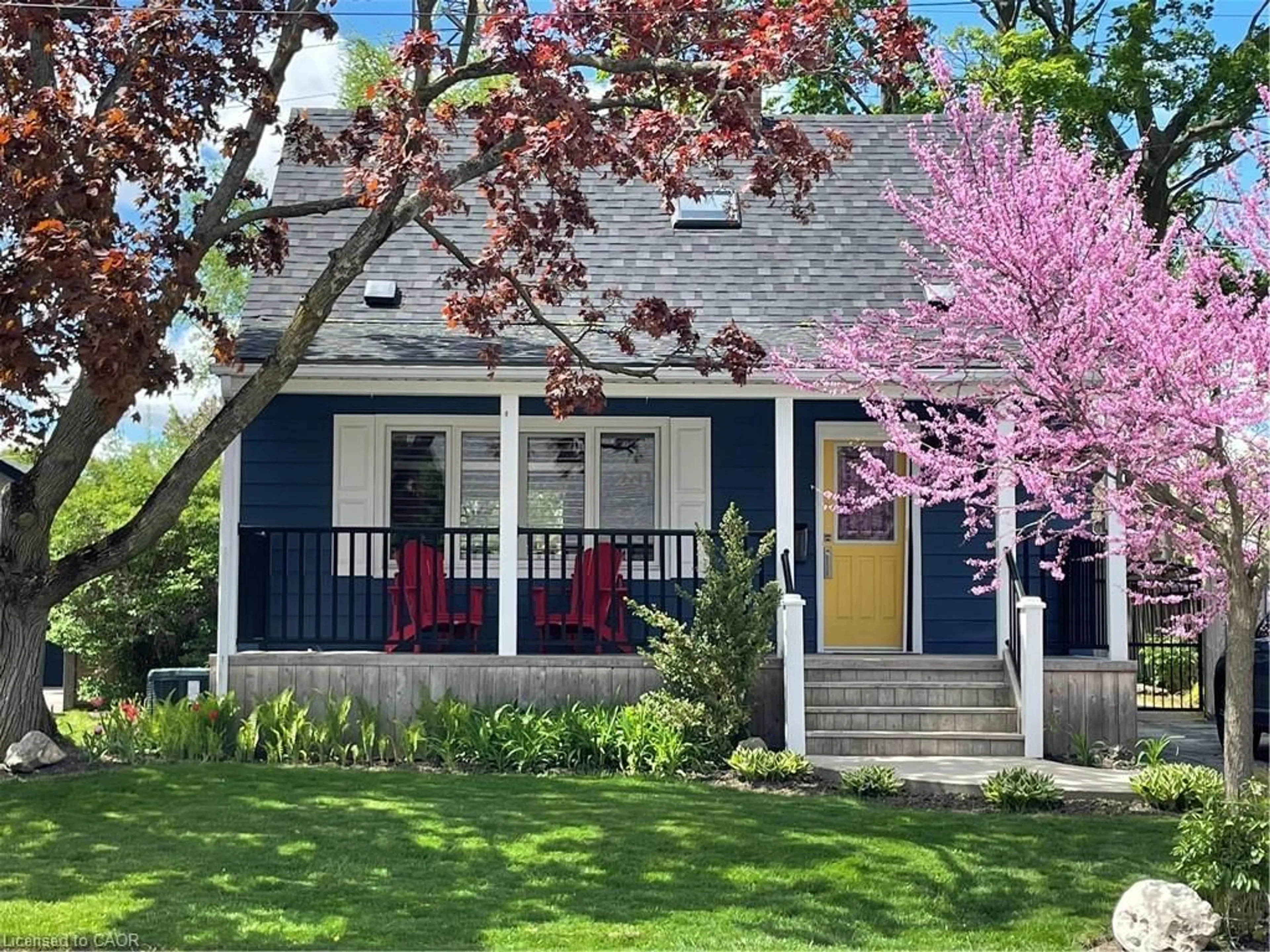 Home with vinyl exterior material, street for 710 Hager Ave, Burlington Ontario L7S 1R1