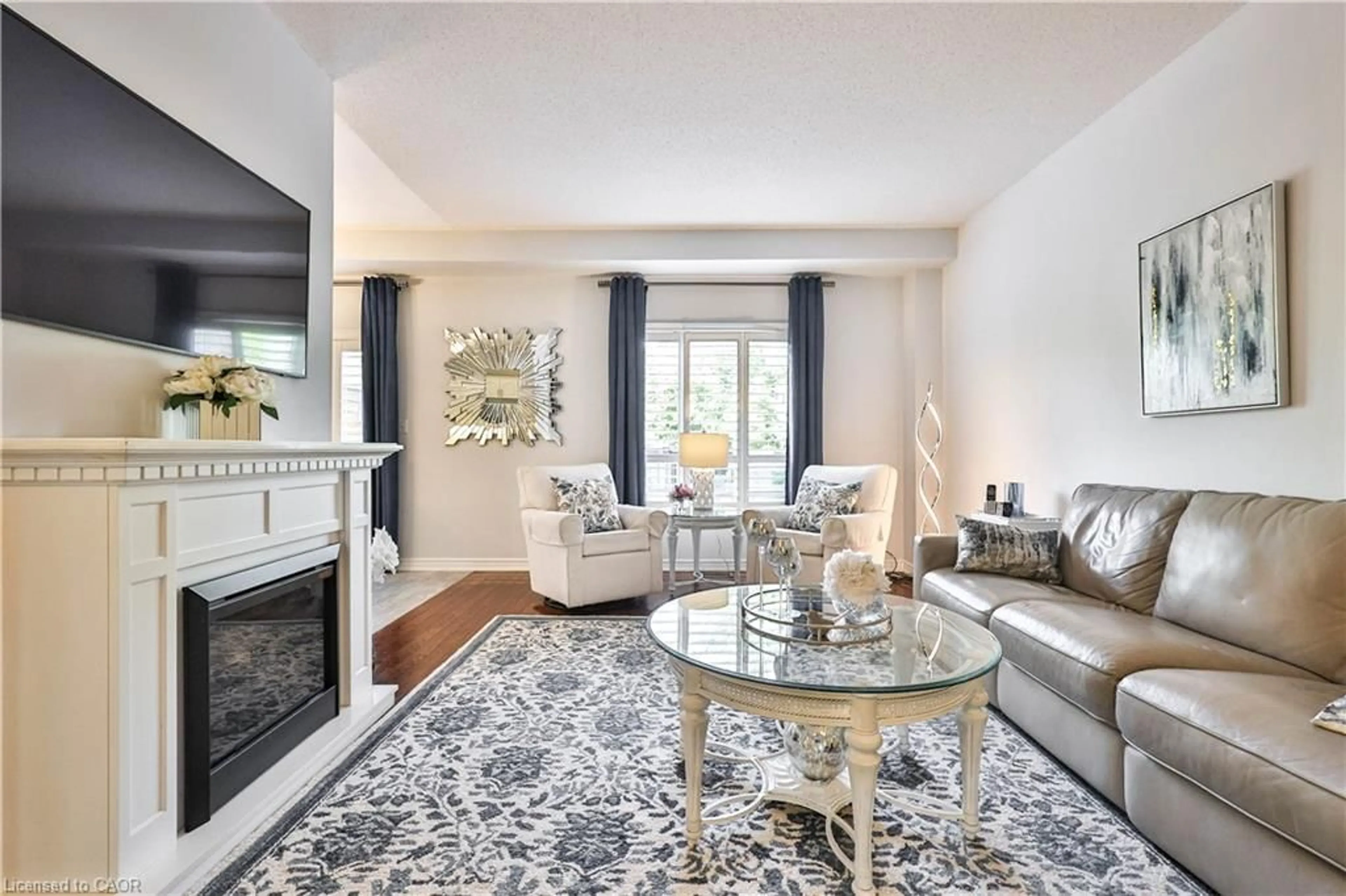 Living room with furniture, unknown for 4037 Medland Dr, Burlington Ontario L7M 4W7
