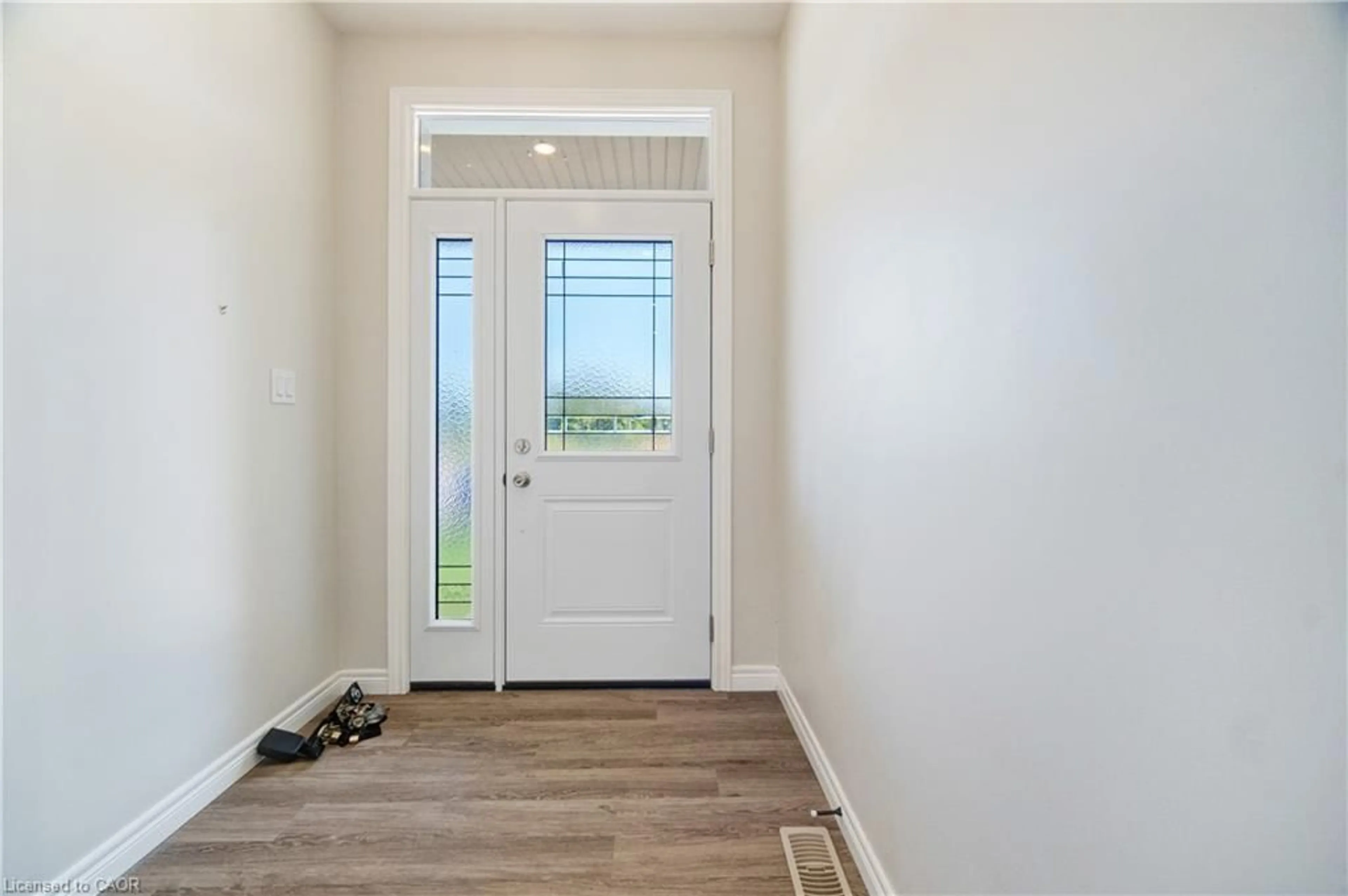 Indoor entryway for 16 Pintail Lane, Port Rowan Ontario N0E 1M0