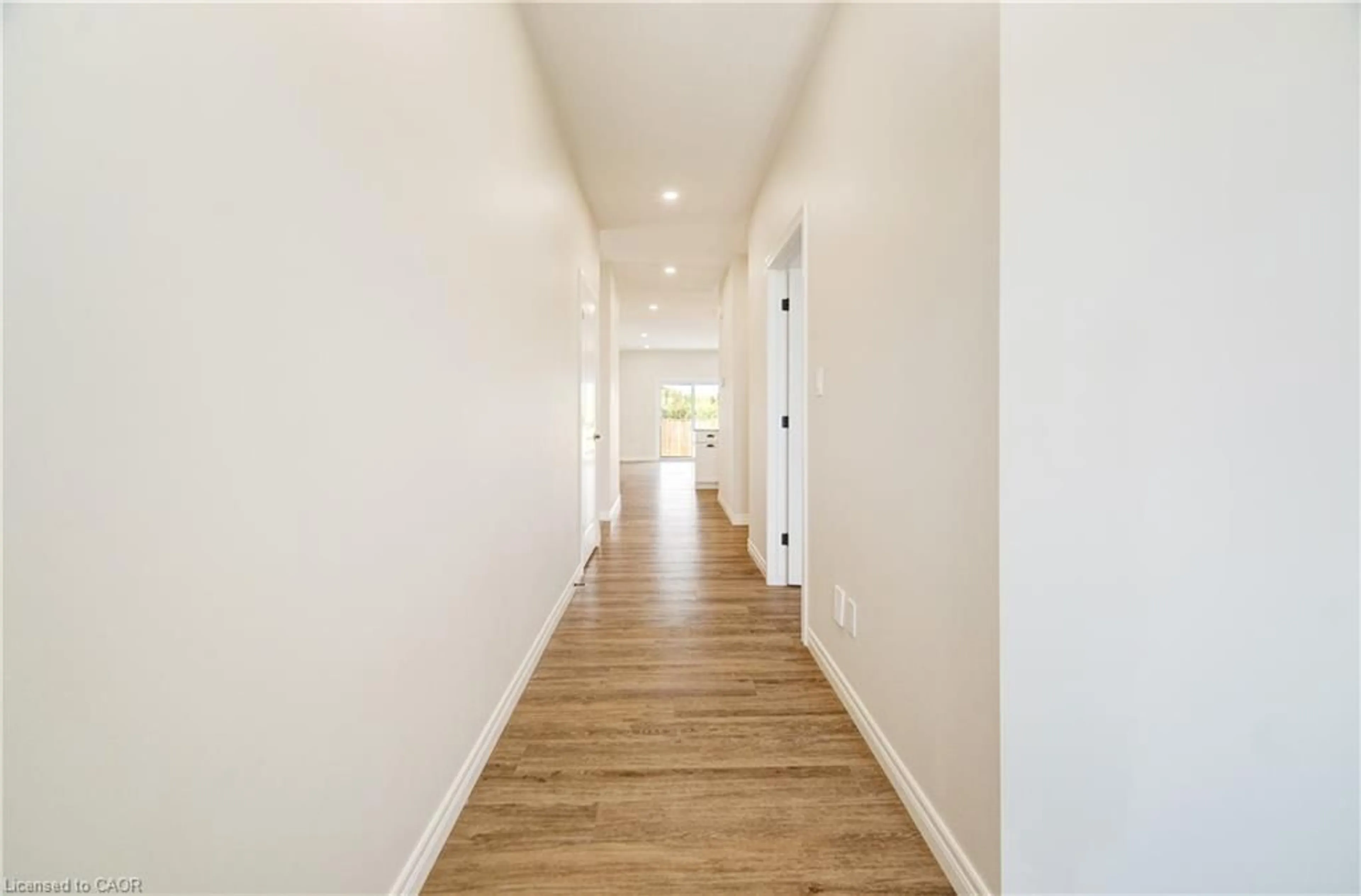 Indoor entryway for 16 Pintail Lane, Port Rowan Ontario N0E 1M0