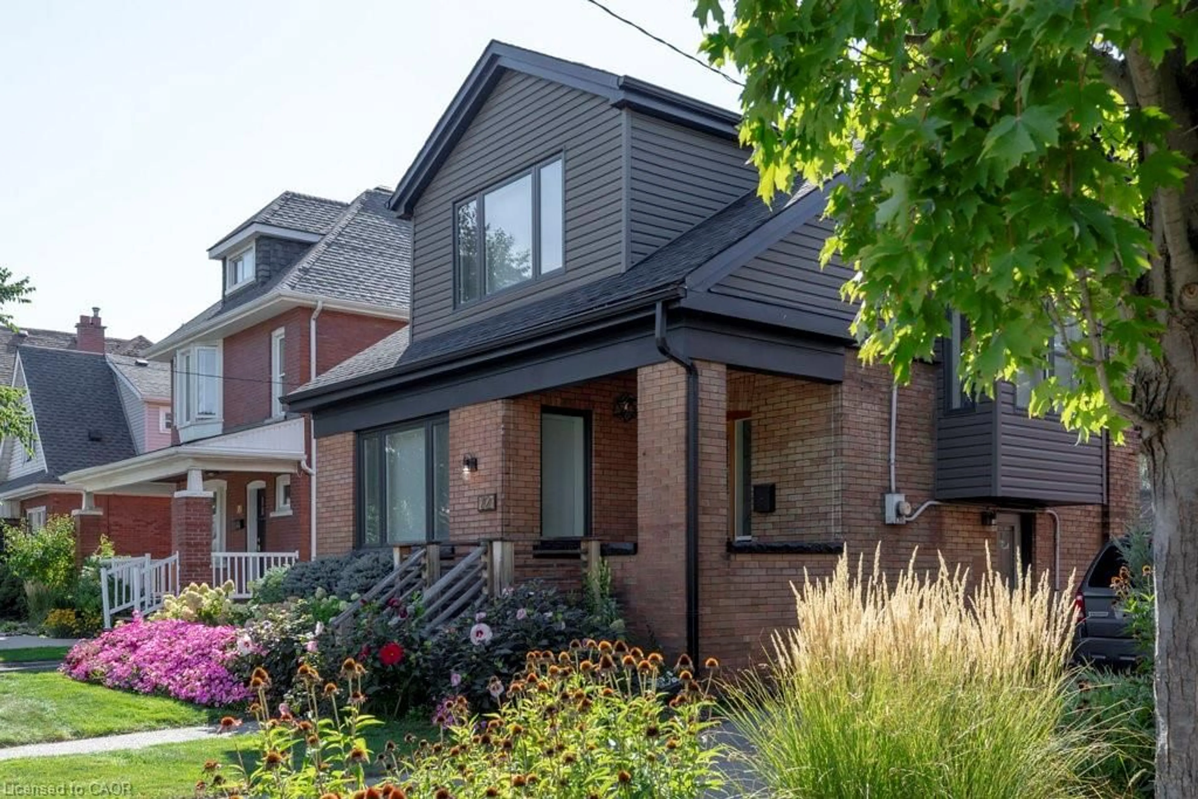 Home with brick exterior material, street for 72 Rosslyn Ave, Hamilton Ontario L8M 3H9