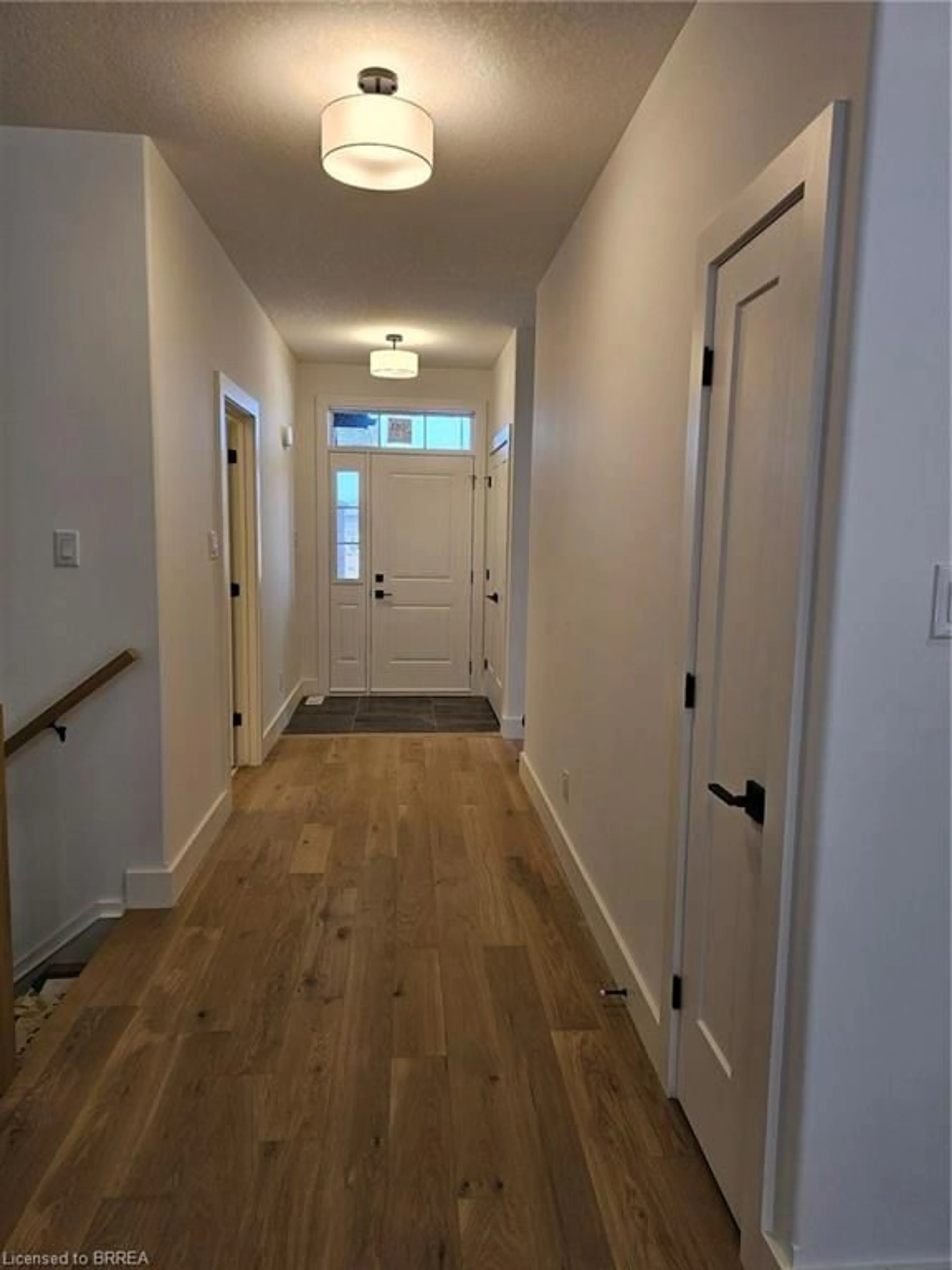 Indoor entryway for 146 Vanrooy Trail, Waterford Ontario N0E 1Y0