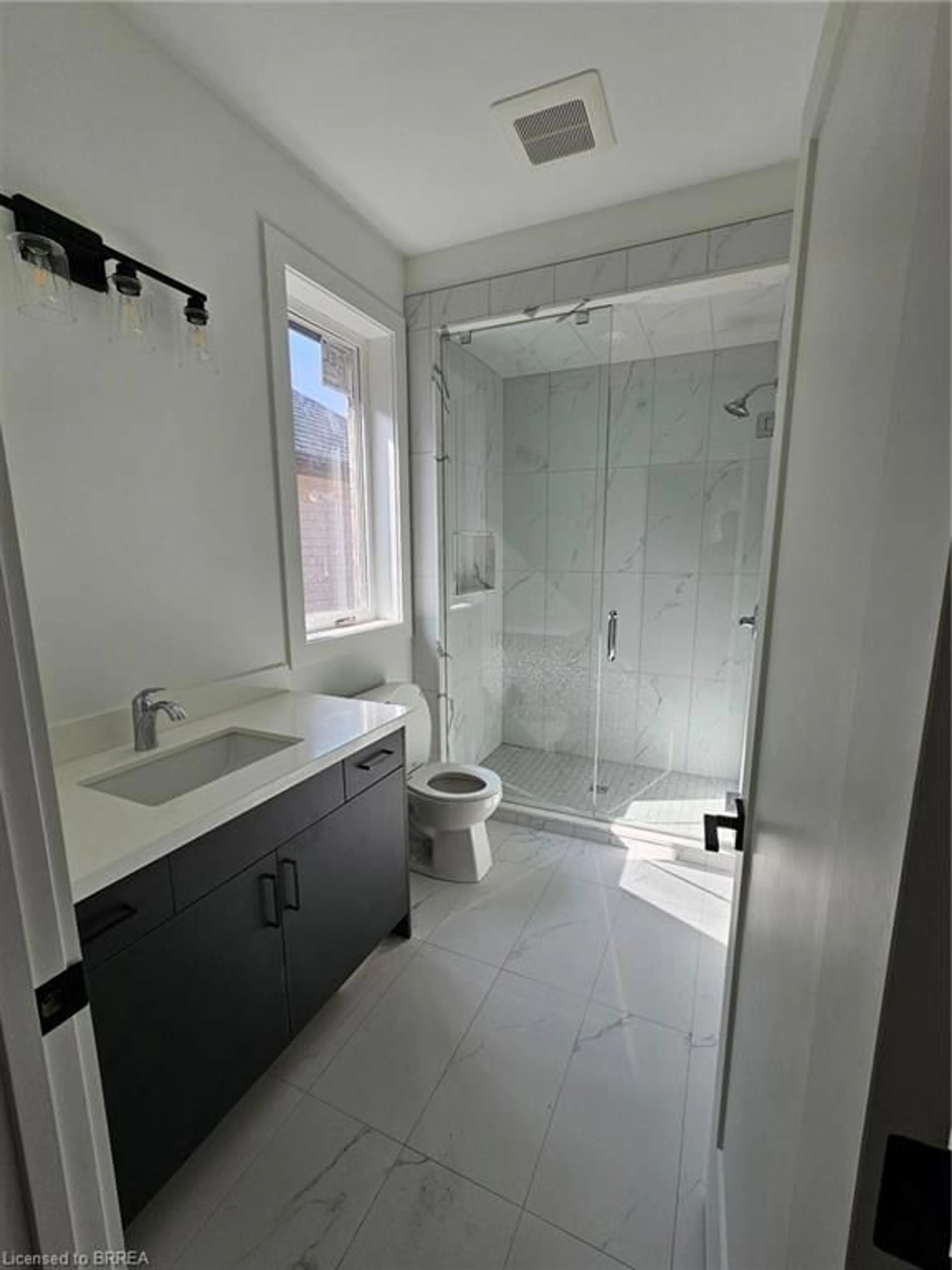 Contemporary bathroom, ceramic/tile floor for 146 Vanrooy Trail, Waterford Ontario N0E 1Y0