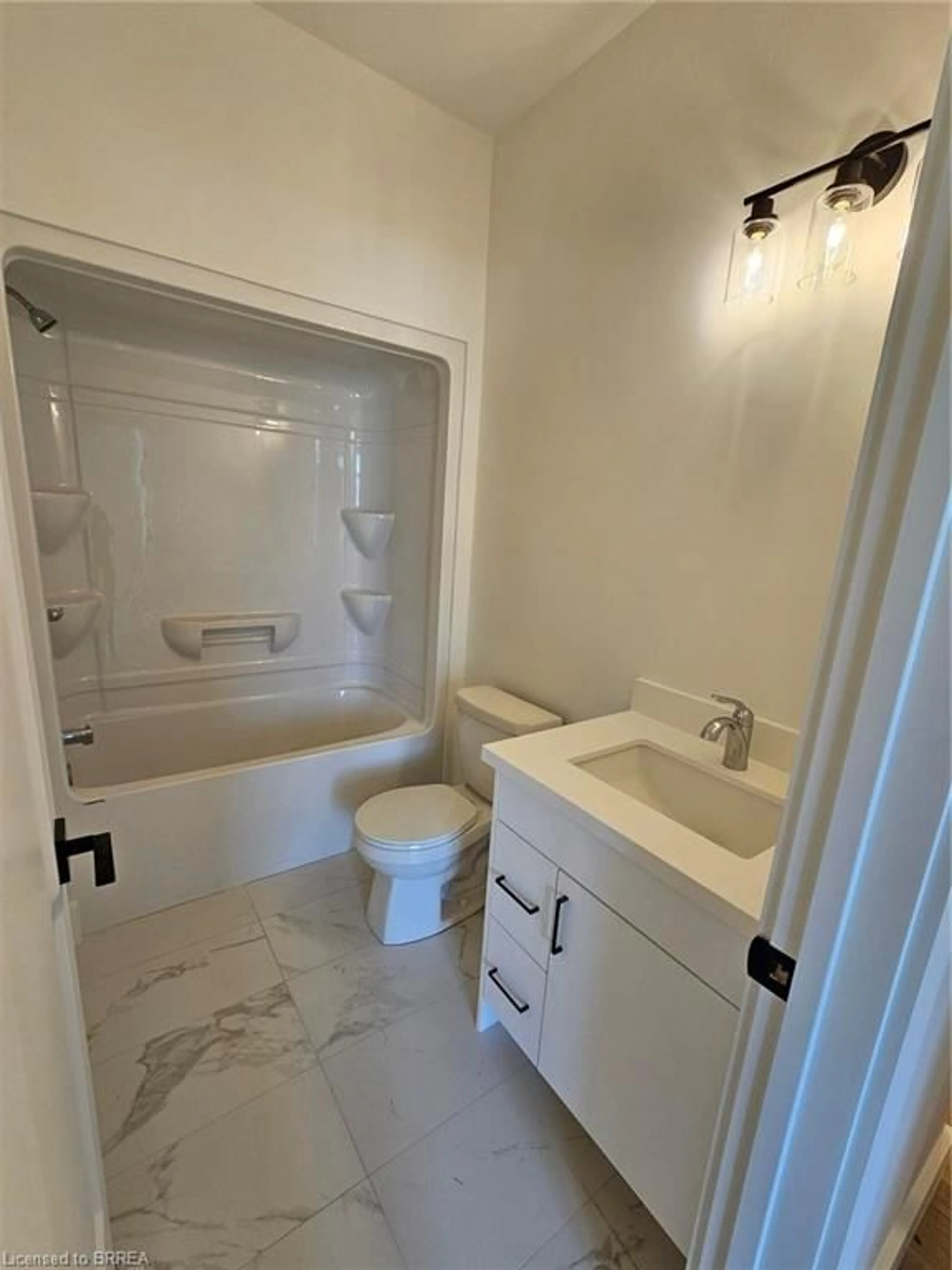Standard bathroom, ceramic/tile floor for 146 Vanrooy Trail, Waterford Ontario N0E 1Y0