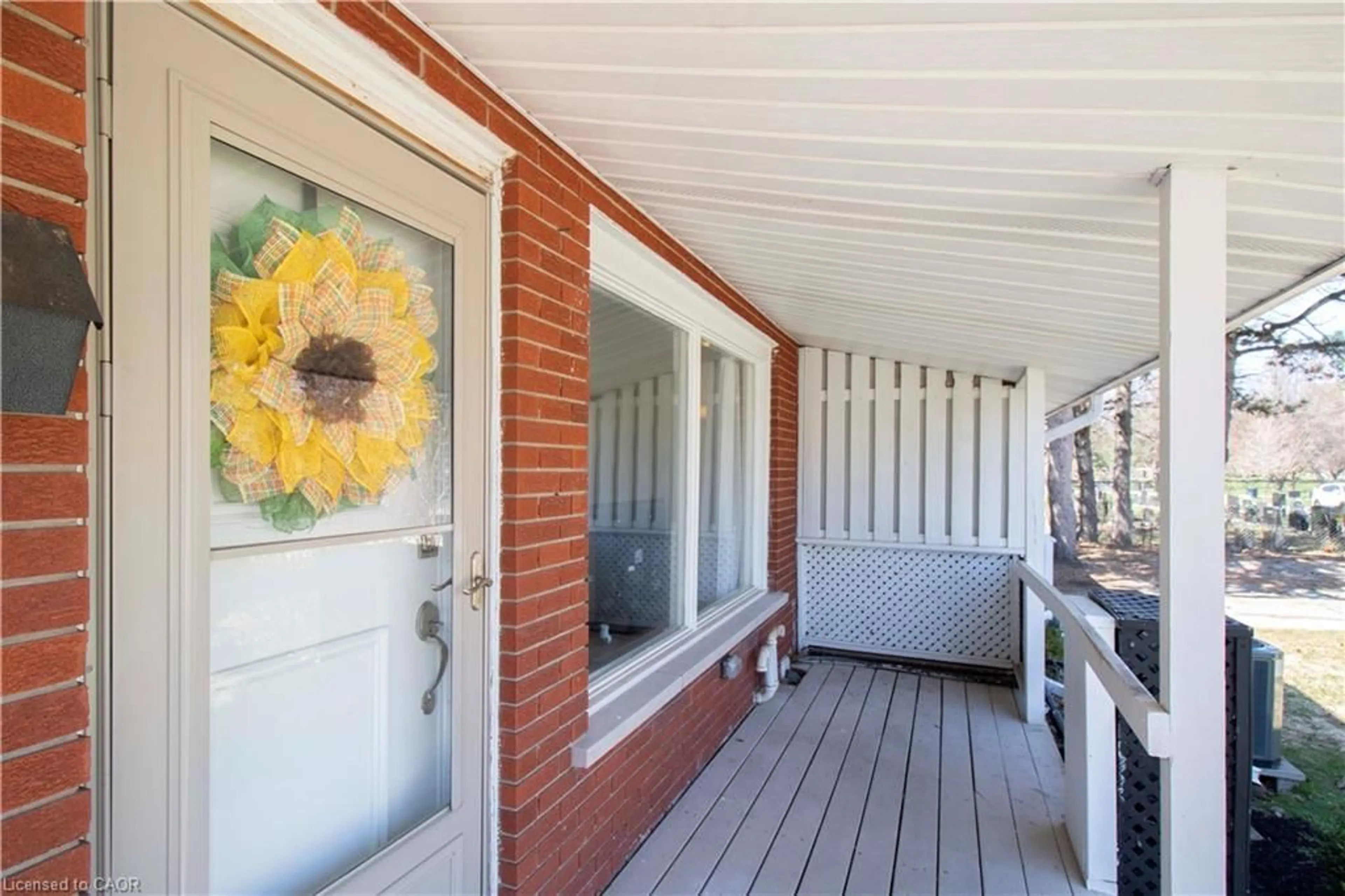 Indoor entryway for 187 Clover Pl, Kitchener Ontario N2A 1P3