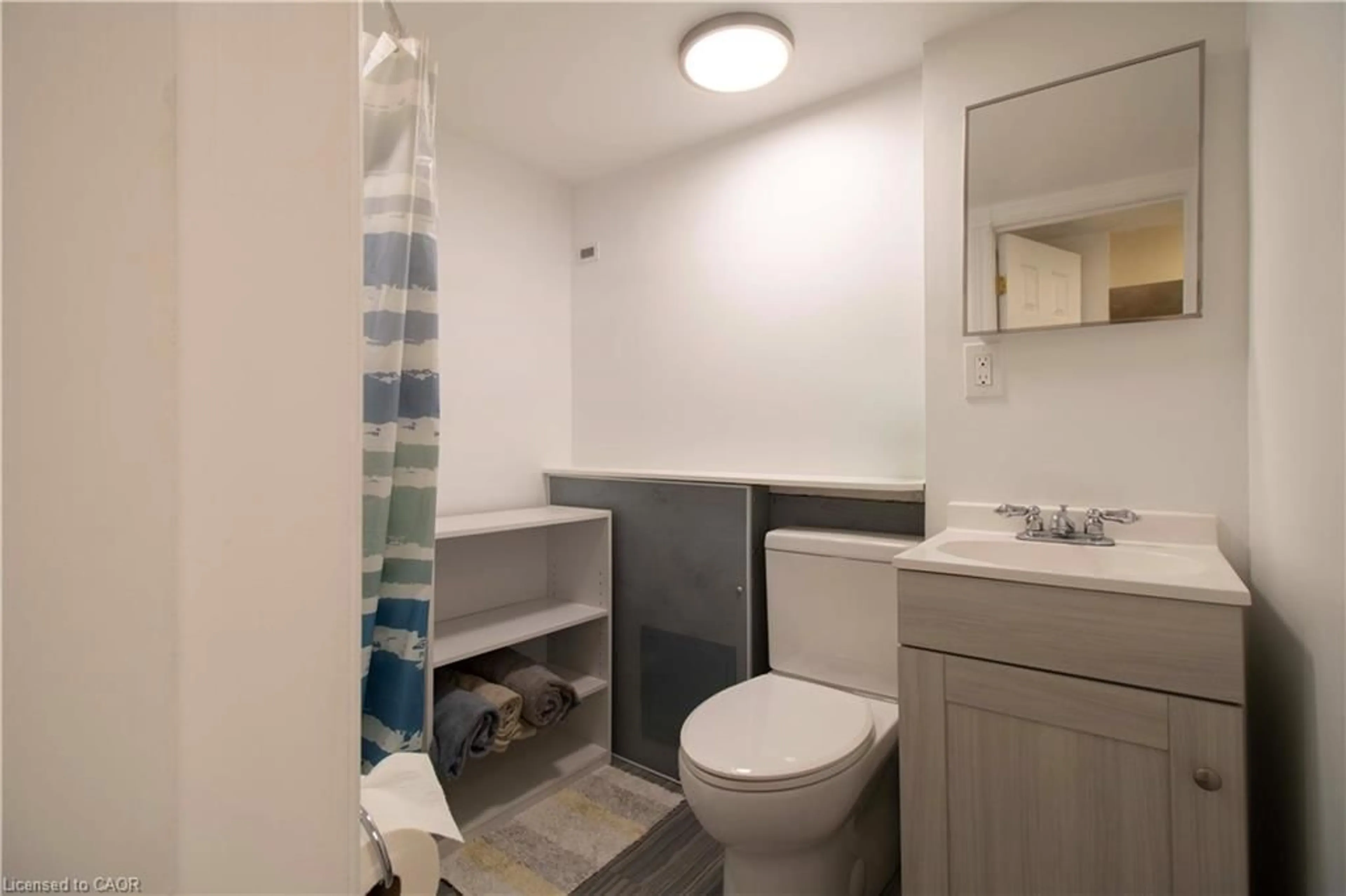 Standard bathroom, unknown for 187 Clover Pl, Kitchener Ontario N2A 1P3