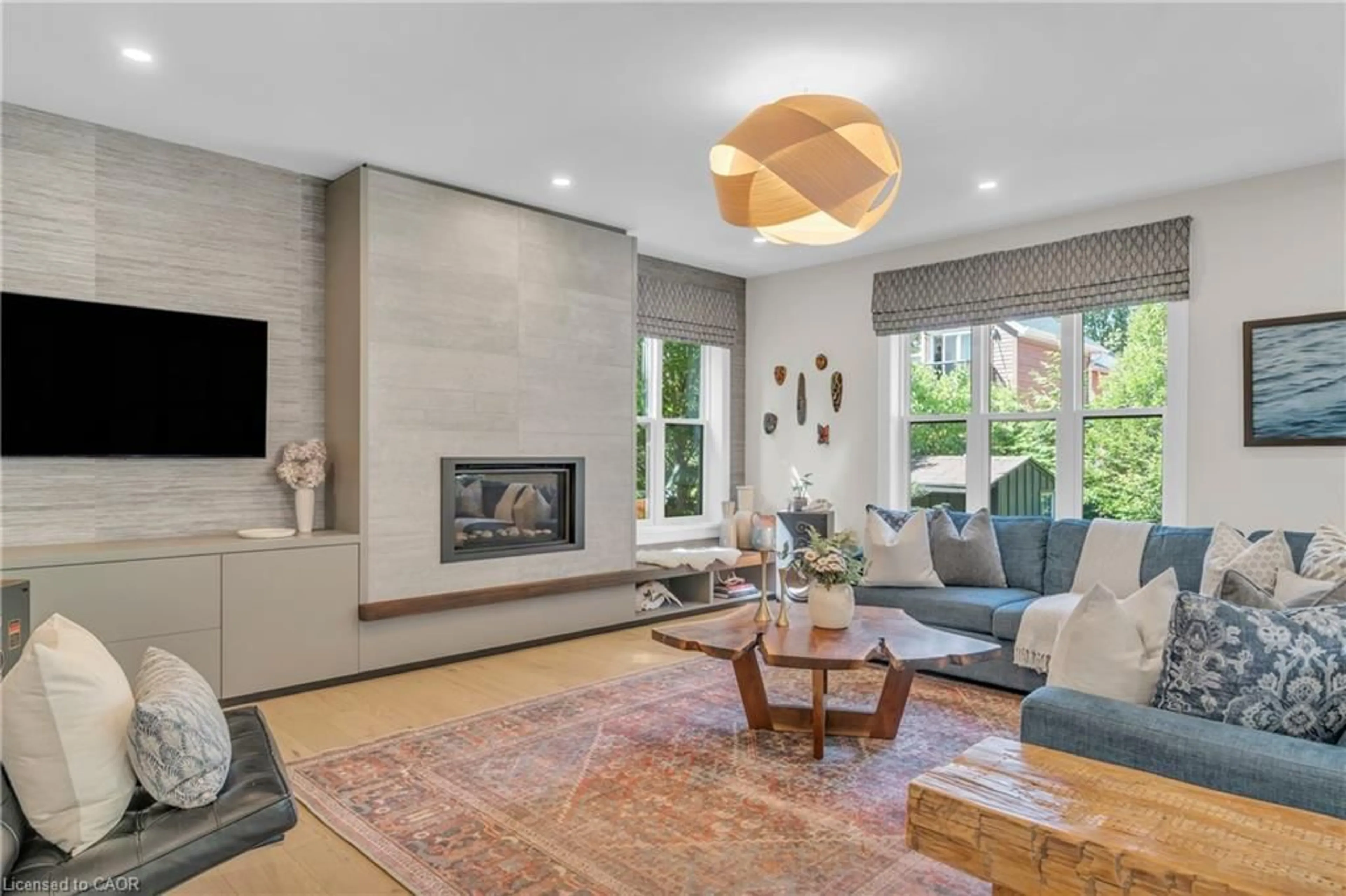 Living room with furniture, unknown for 33 Mont St, Guelph Ontario N1H 2A5