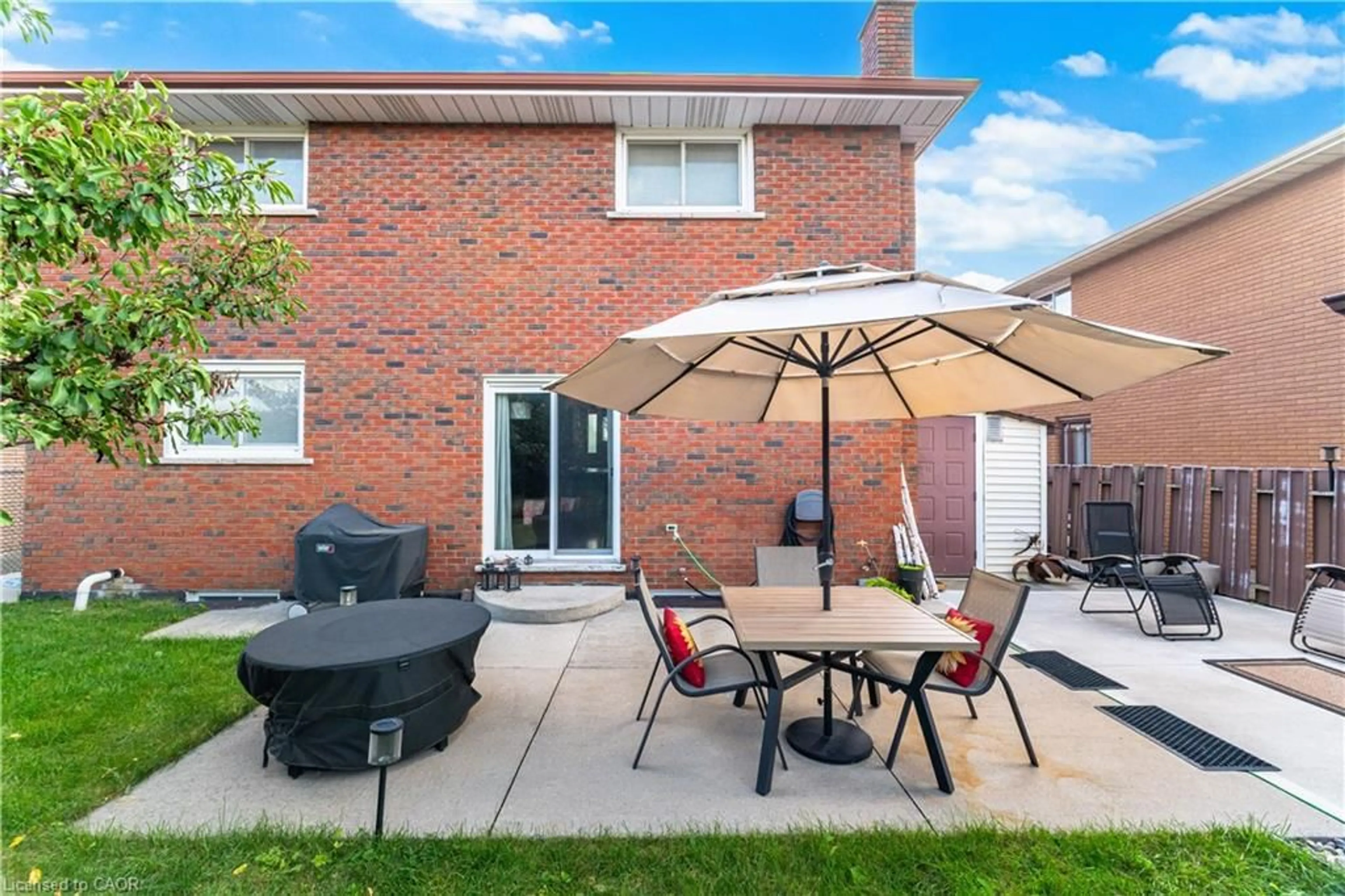 Patio, street for 55 Honeywell Dr, Hamilton Ontario L8E 1L8