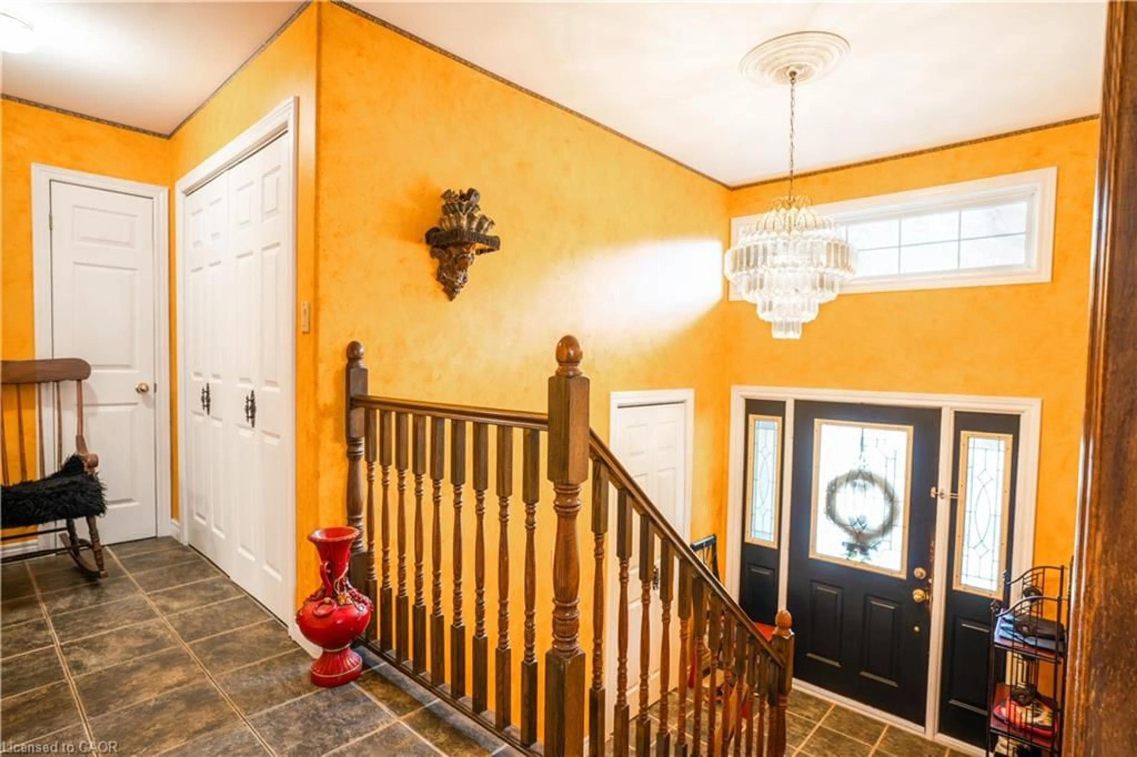 Indoor entryway for 40 Balsam St, Welland Ontario L3C 7H2