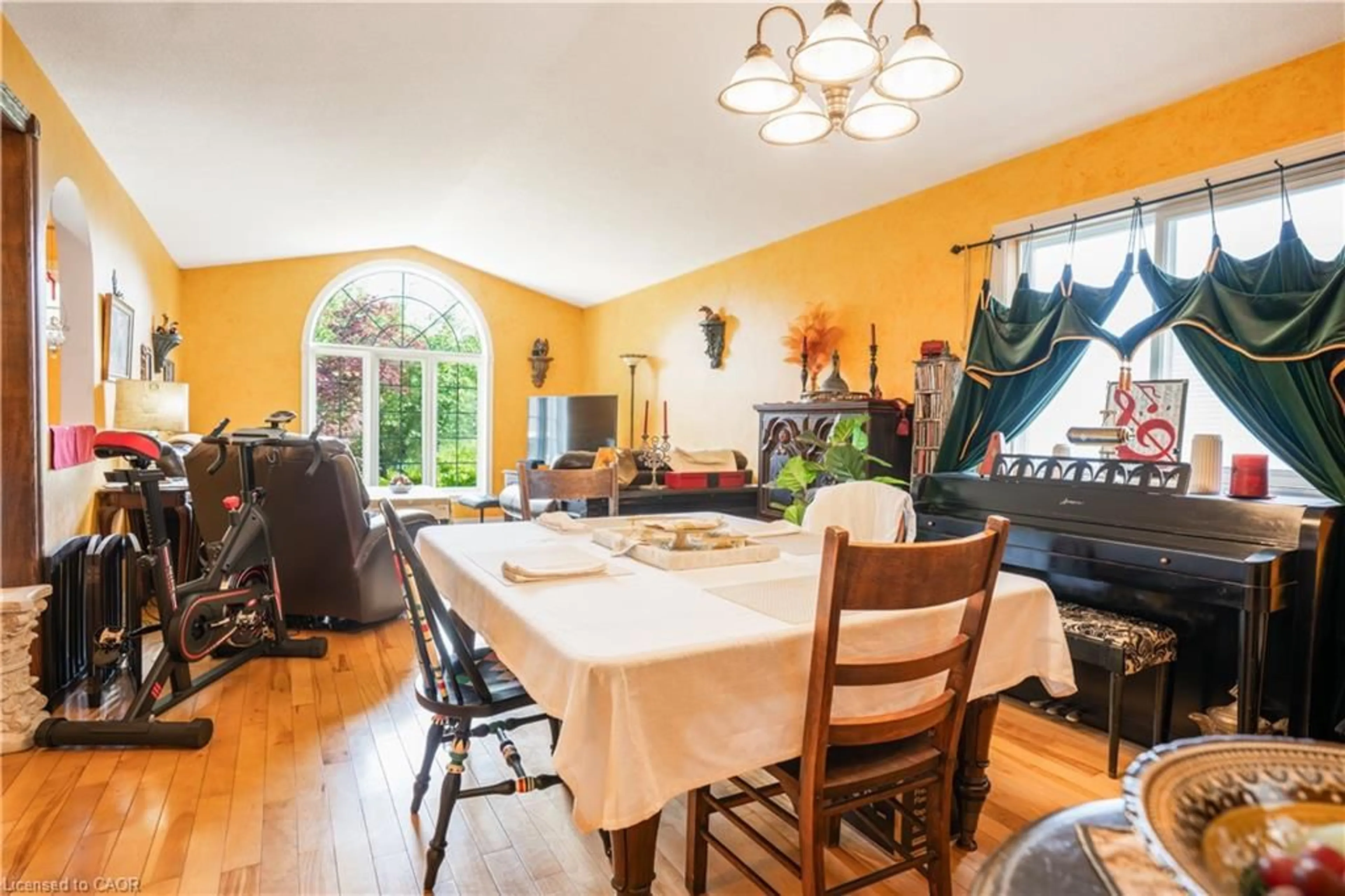 Dining room, unknown for 40 Balsam St, Welland Ontario L3C 7H2