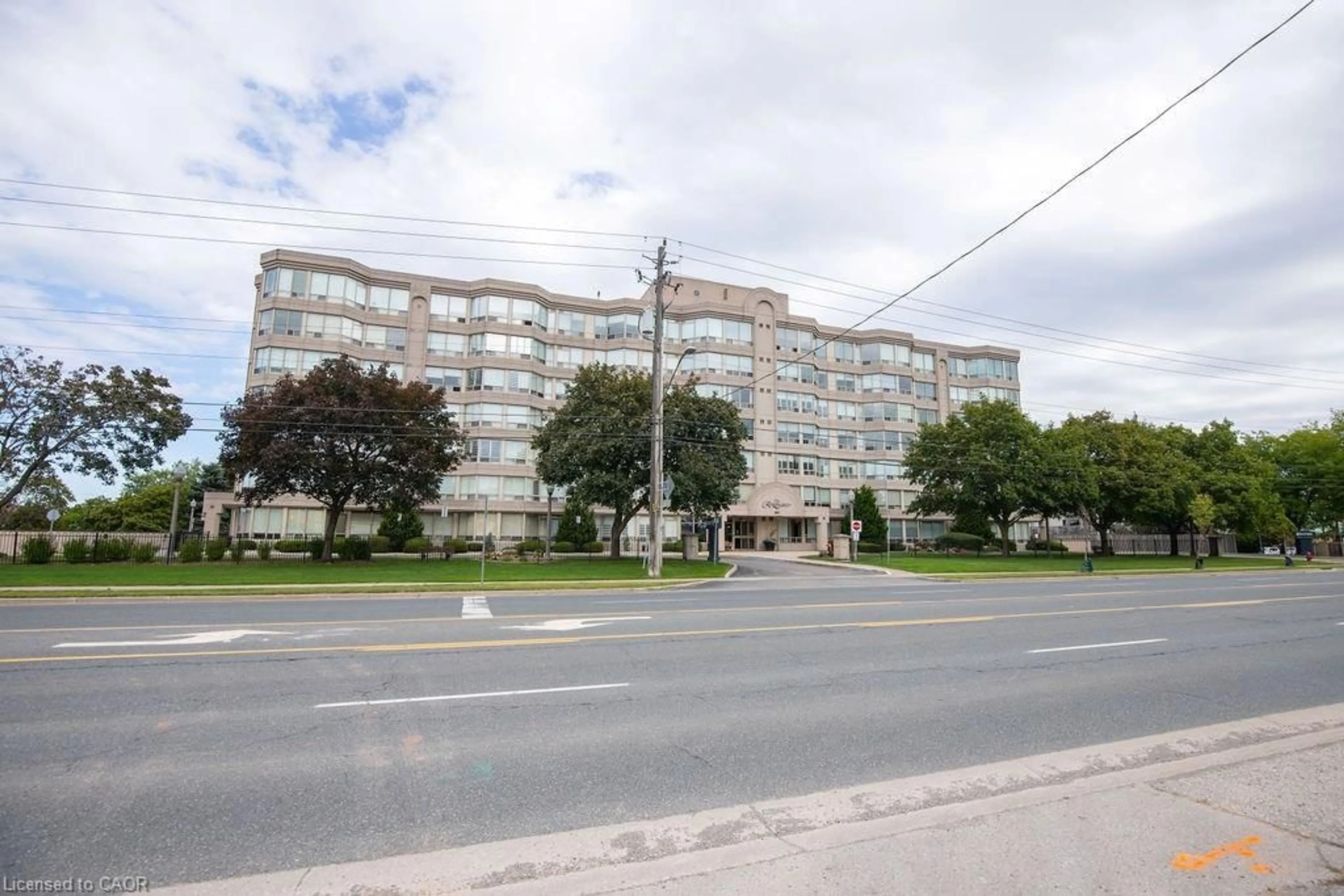 Blurry image for 495 Highway 8 #210, Stoney Creek Ontario L86 5E1