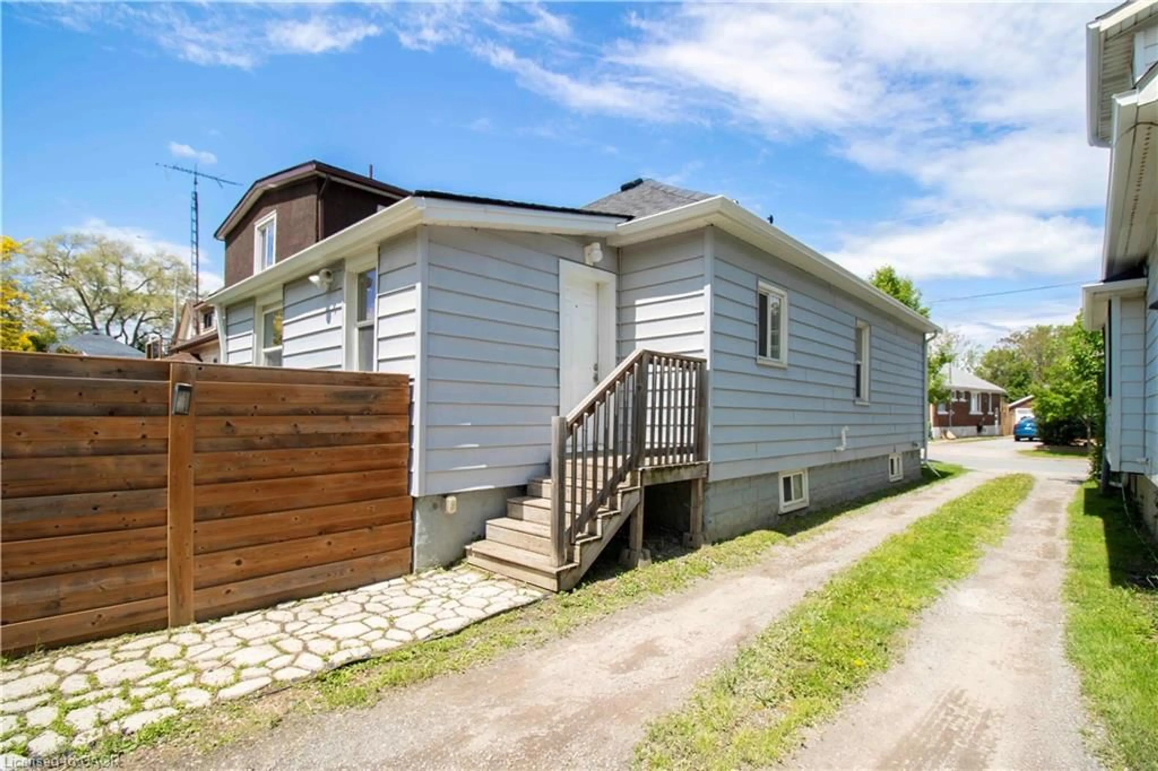 Unknown for 10 Manning St, St. Catharines Ontario L2R 1H9
