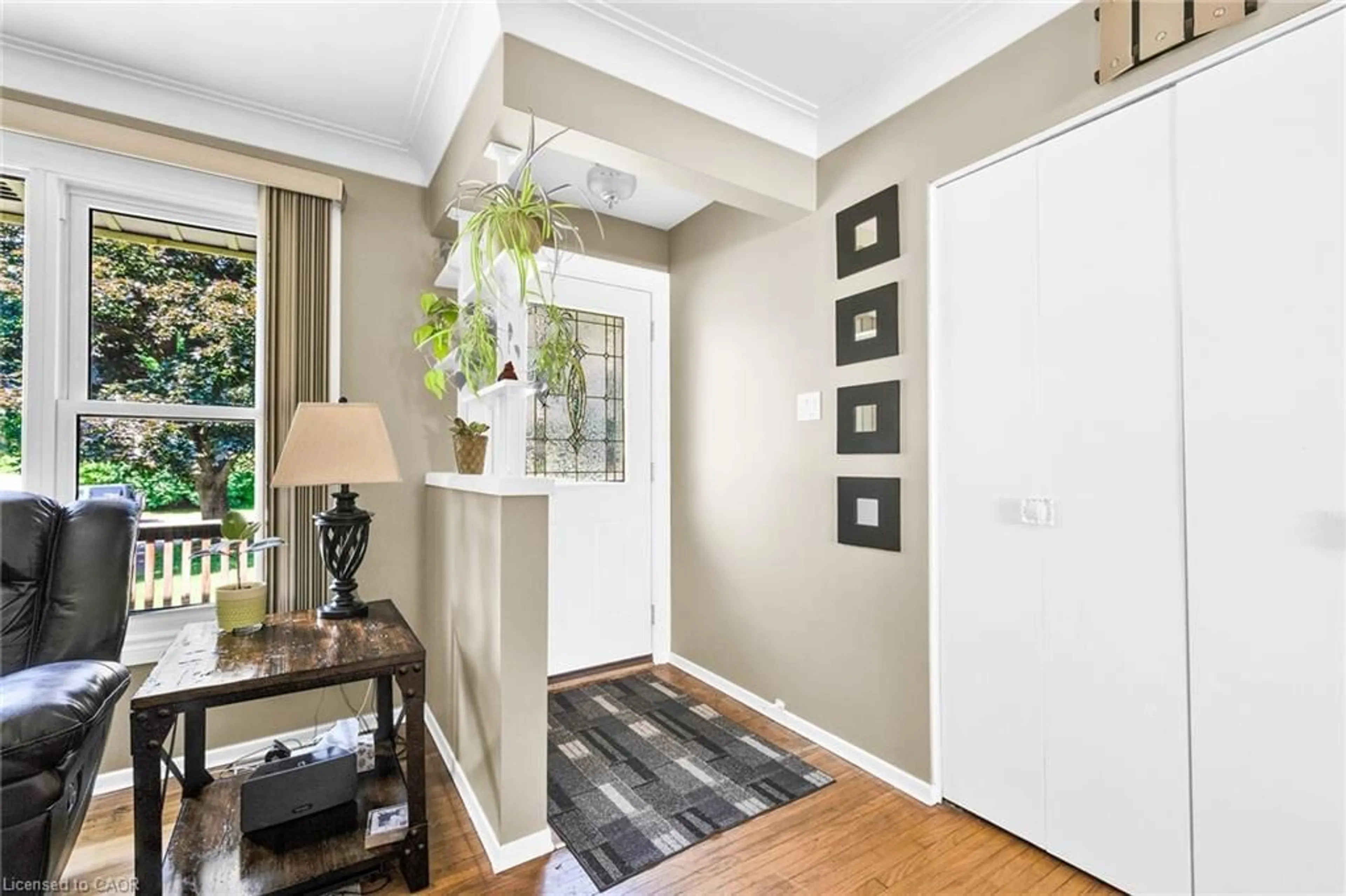 Indoor entryway for 83 Oak Ave, Paris Ontario N3L 3C9