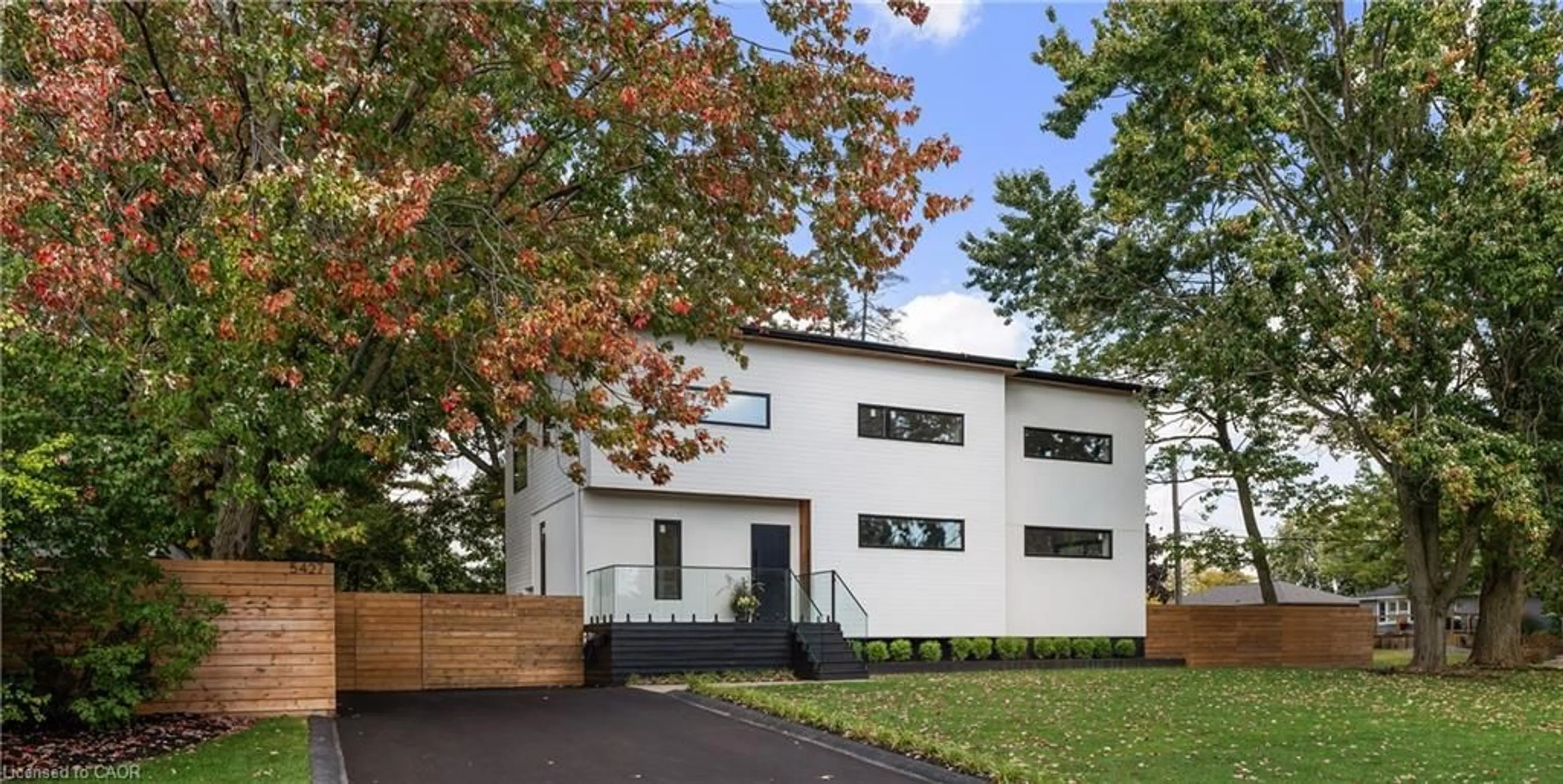 Home with brick exterior material, unknown for 5427 Anthony Pl, Burlington Ontario L7L 3G9