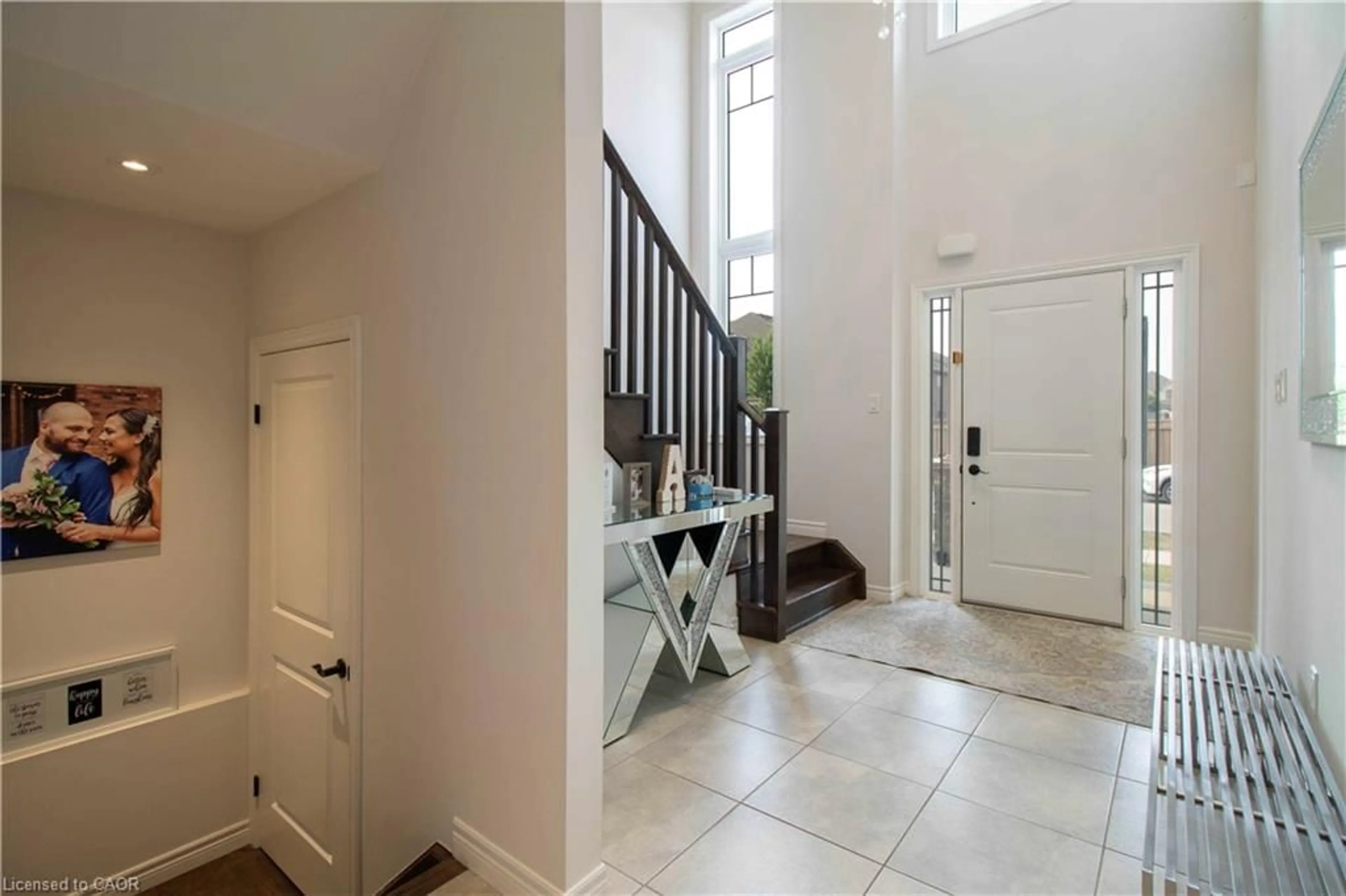 Indoor entryway for 159 Dennis Dr, Smithville Ontario L0R 2A0