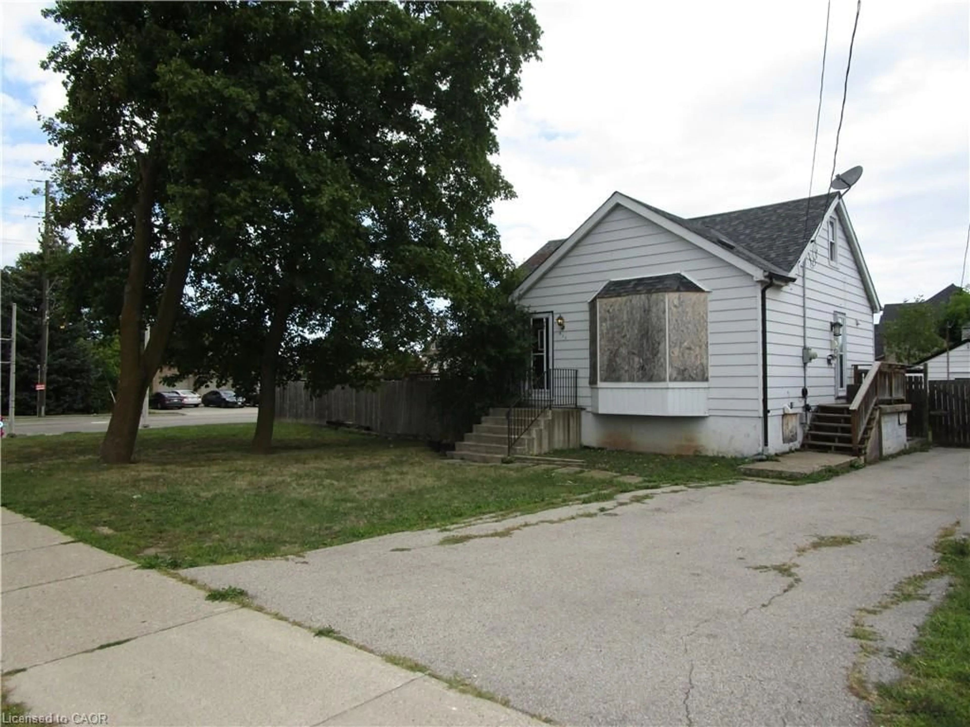Unknown for 411-413 Highway 8, Hamilton Ontario L8G 1G1