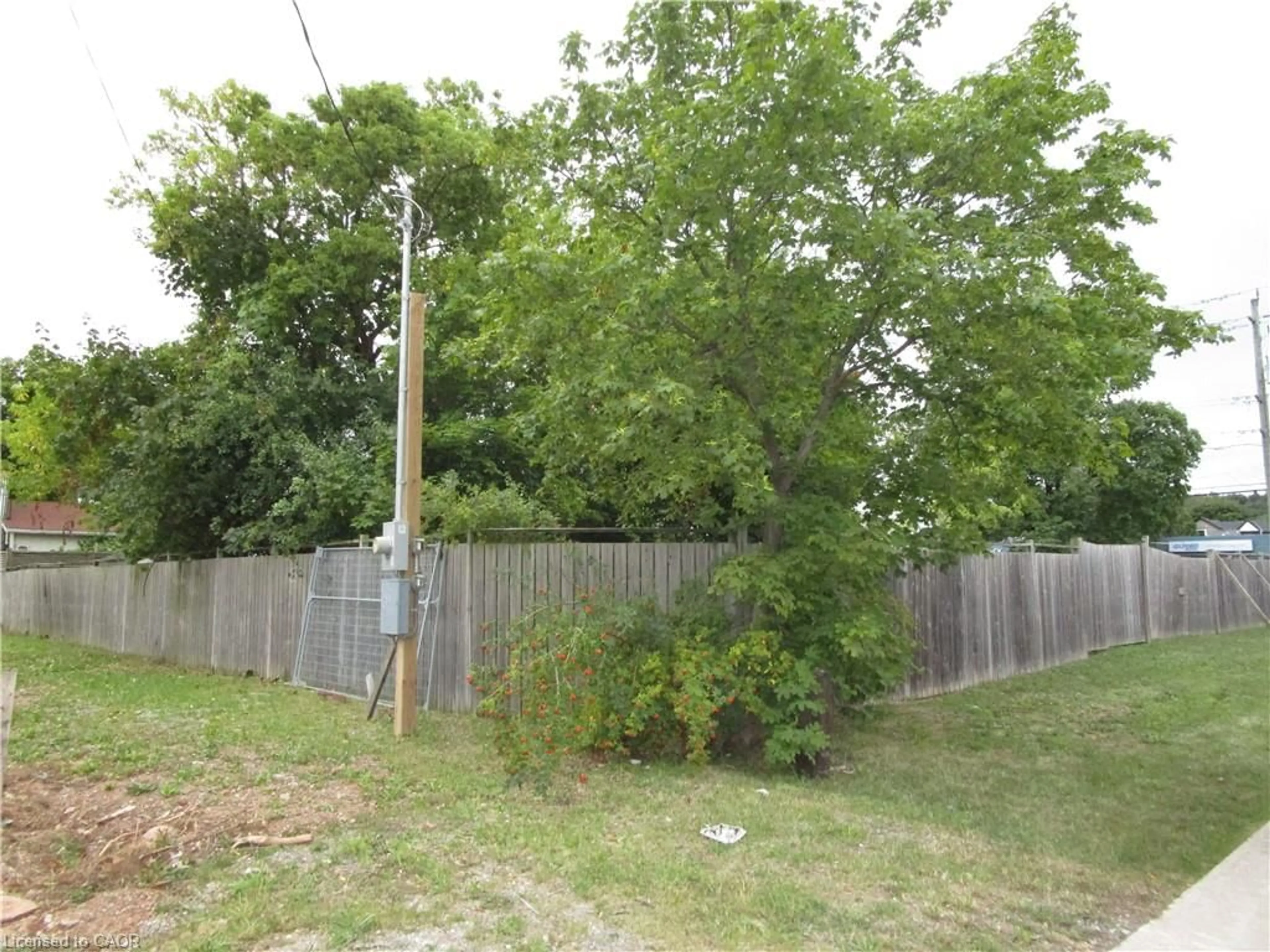 Shed for 411-413 Highway 8, Hamilton Ontario L8G 1G1