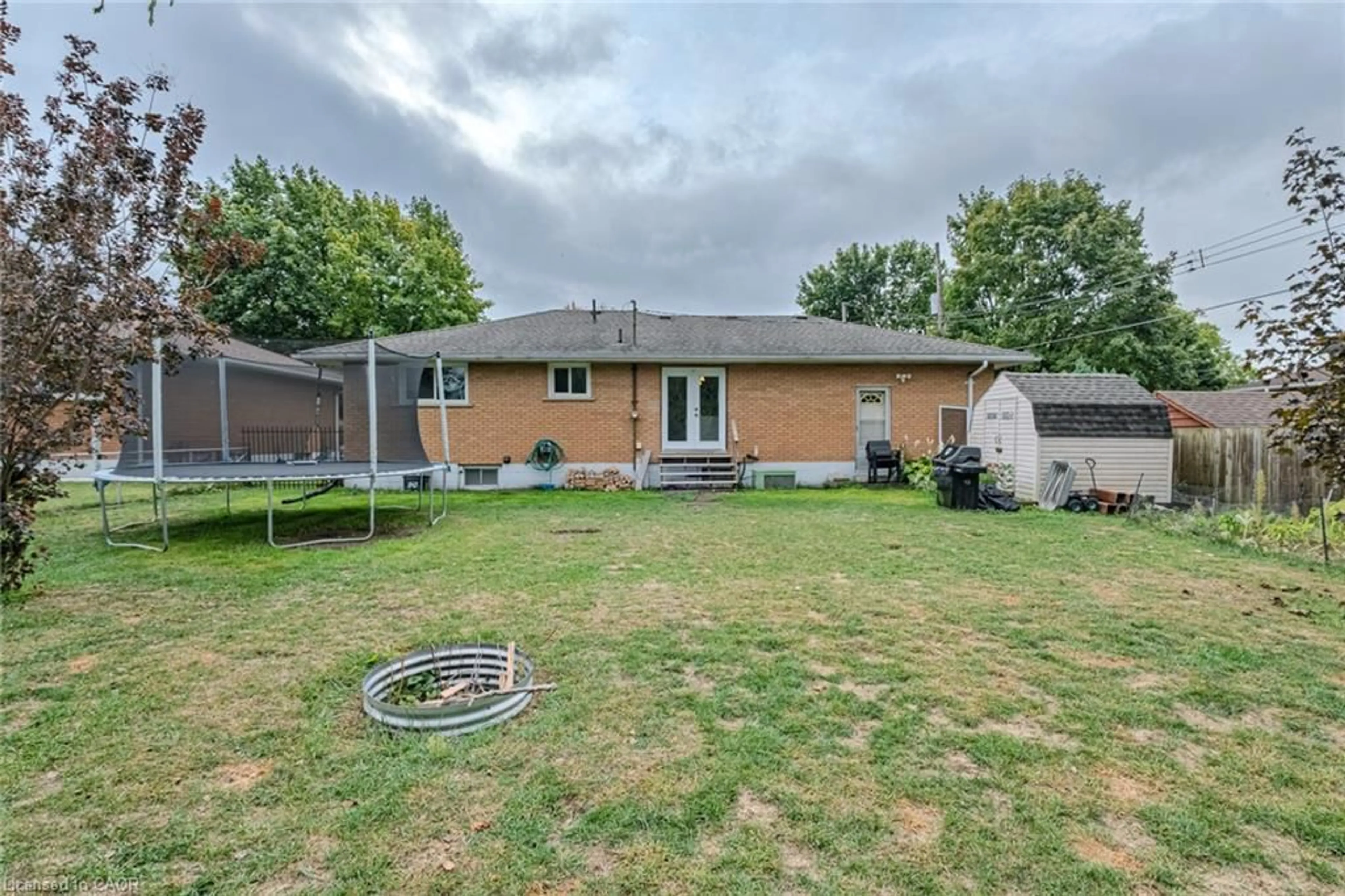 A pic from outside/outdoor area/front of a property/back of a property/a pic from drone, street for 195 Connaught Ave, Delhi Ontario N4B 1L2