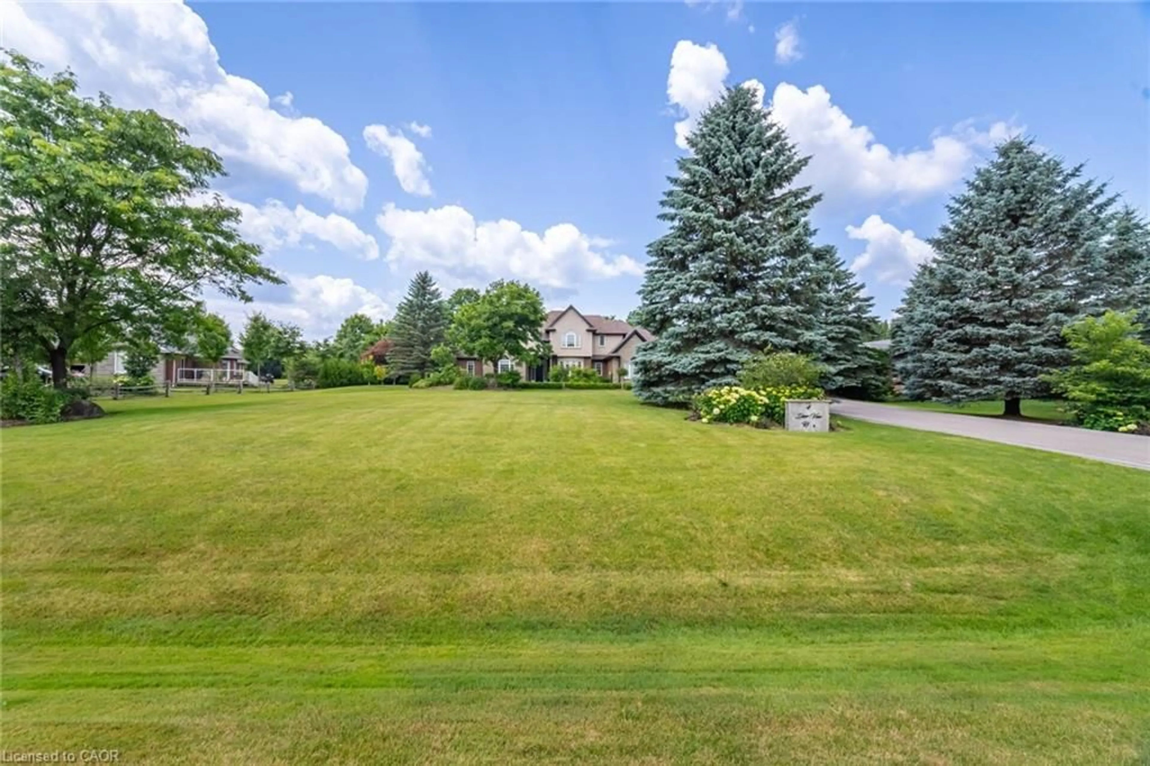 A pic from outside/outdoor area/front of a property/back of a property/a pic from drone, water/lake/river/ocean view for 4 Deer View Ridge, Puslinch Ontario N1H 6H9