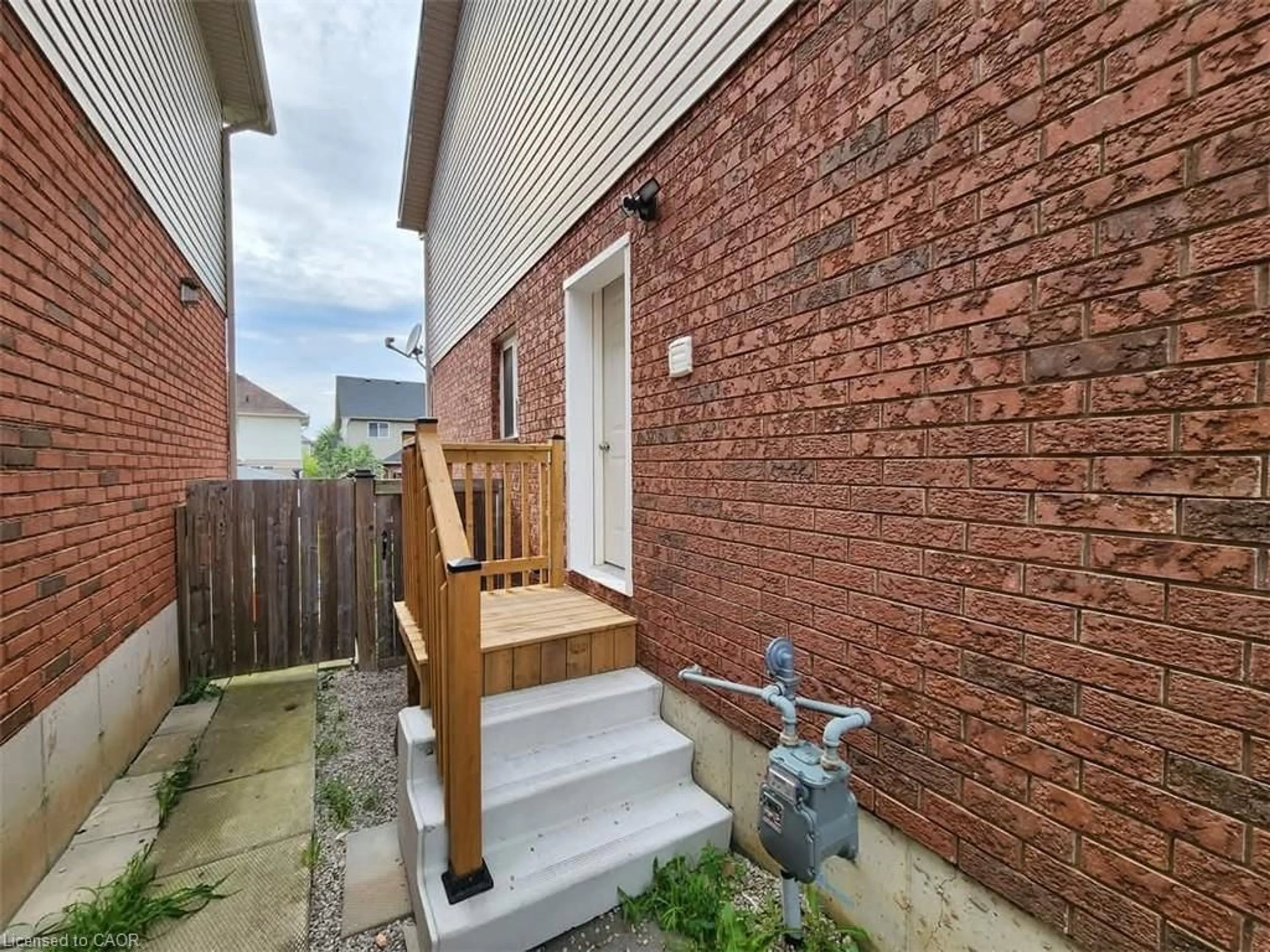 Unknown for 22 Bates Ave, Hamilton Ontario L0R 1P0