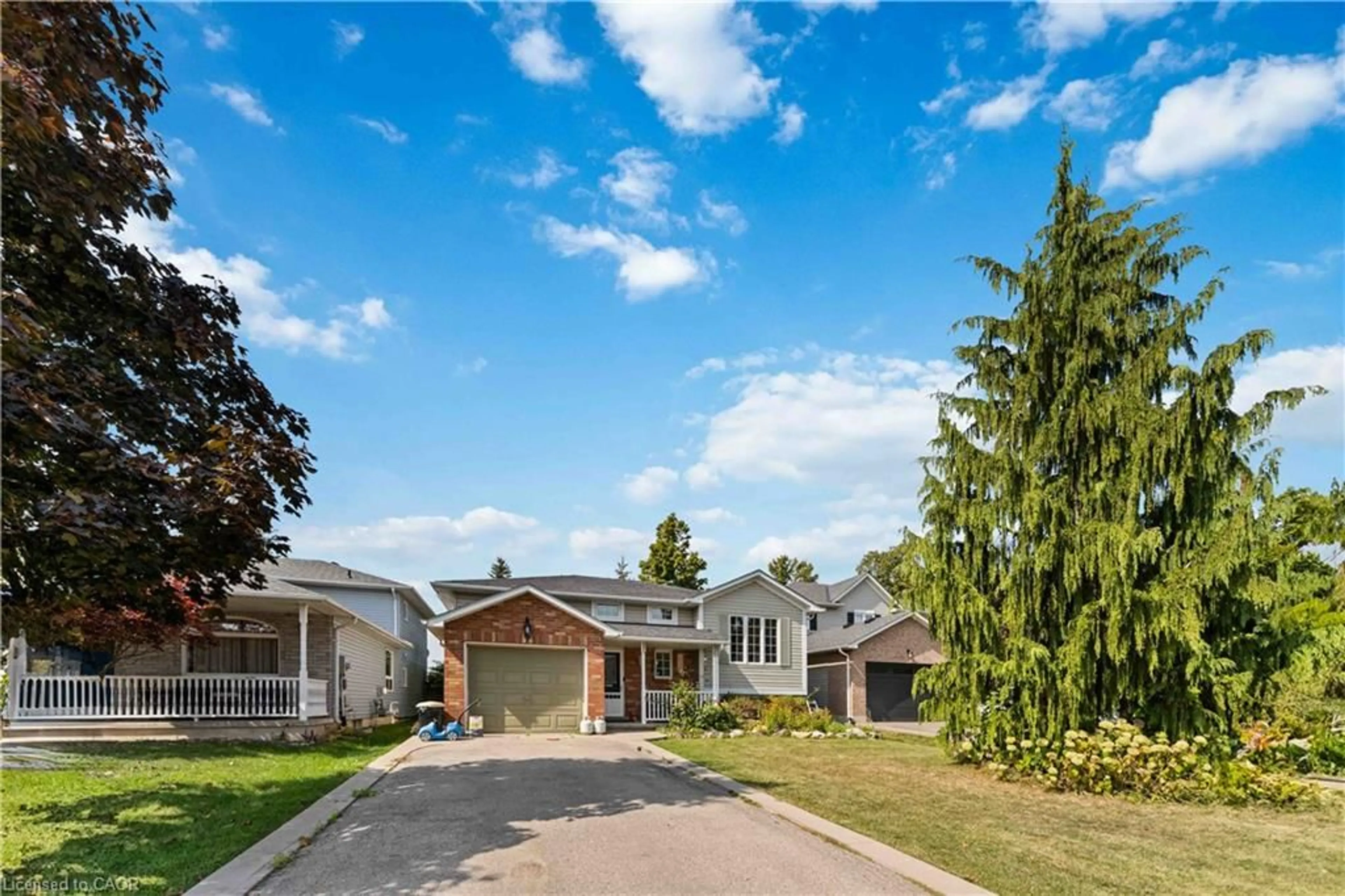 A pic from outside/outdoor area/front of a property/back of a property/a pic from drone, street for 56 Celtic Dr, Caledonia Ontario N3W 2L6