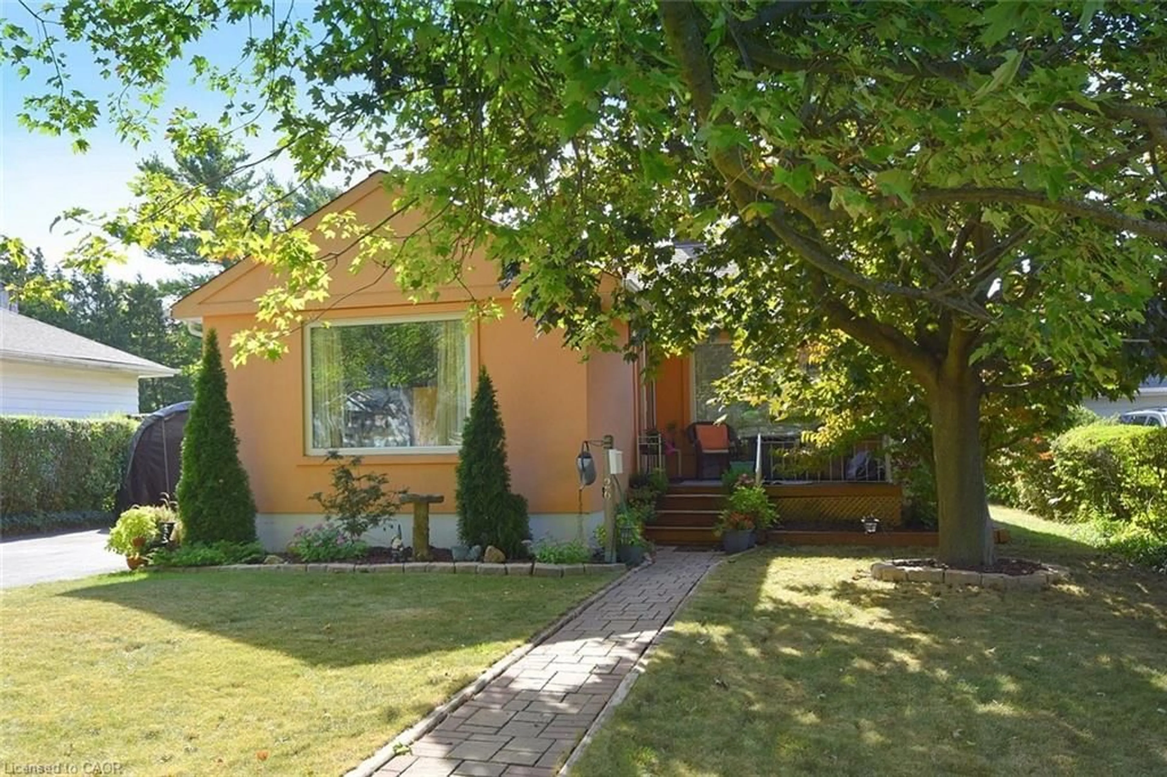 Patio, street for 26 Heywood Ave, St. Catharines Ontario L2M 2M8