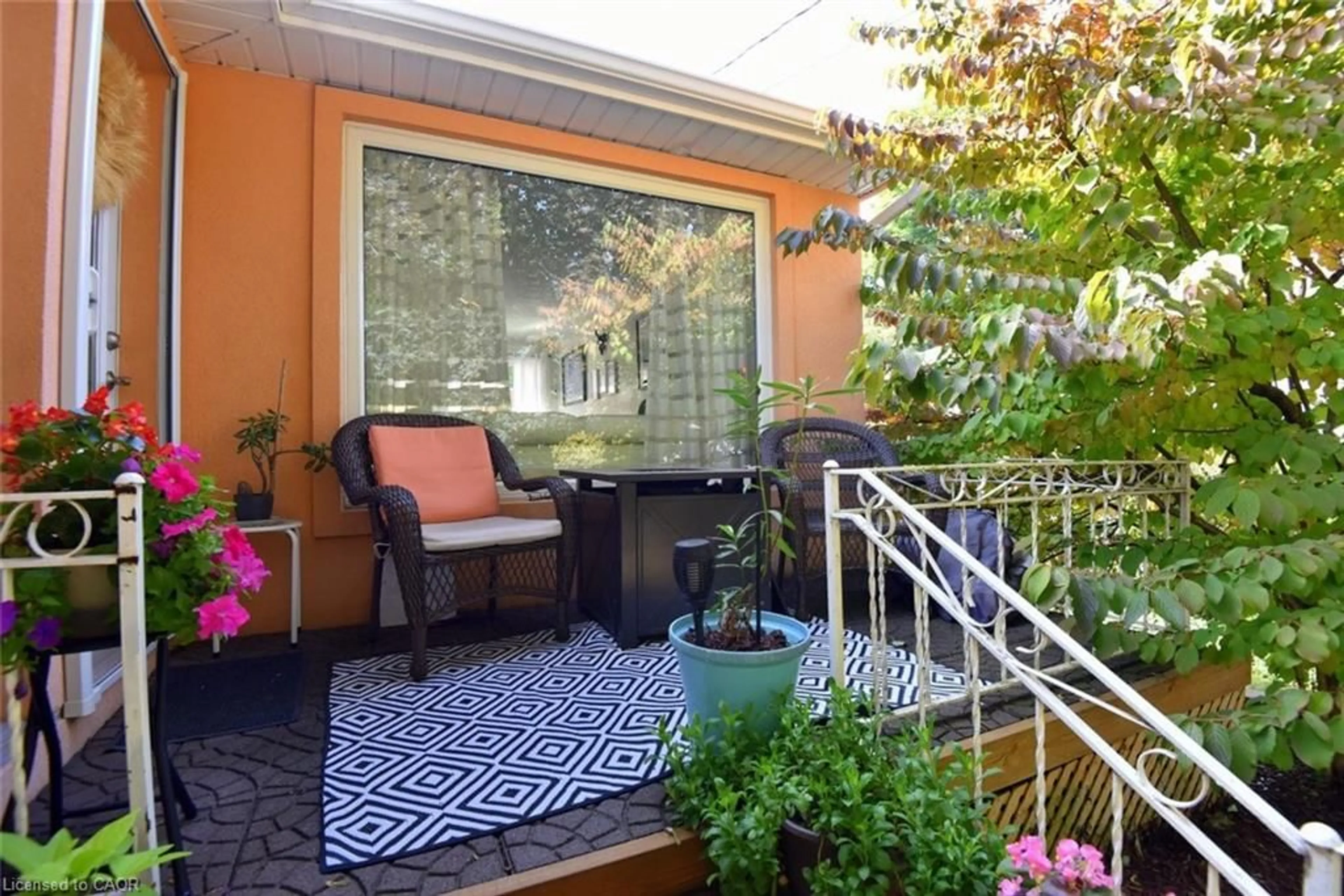 Patio, street for 26 Heywood Ave, St. Catharines Ontario L2M 2M8