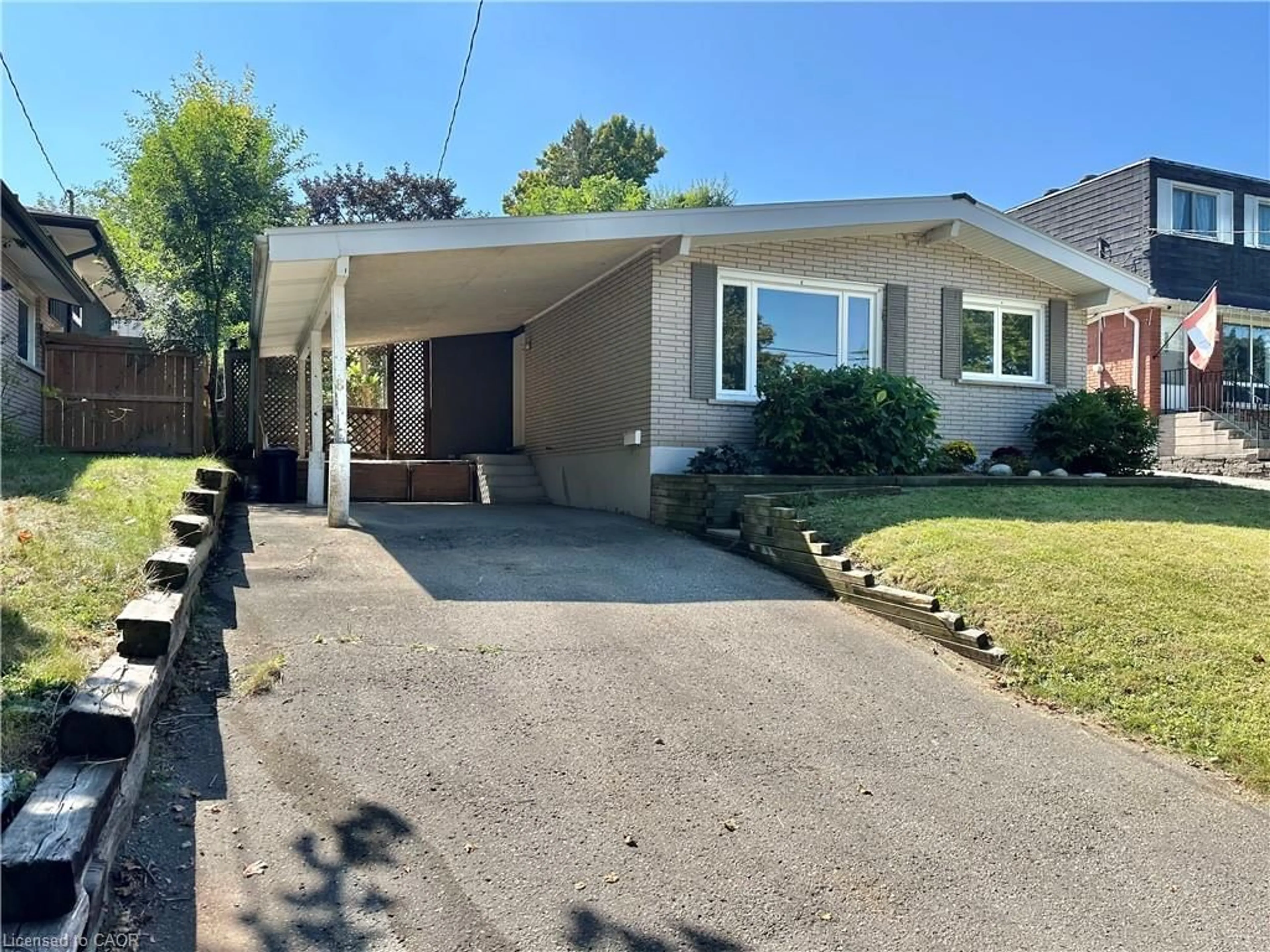 Home with vinyl exterior material, street for 8 Howard St, Simcoe Ontario N3Y 2H5
