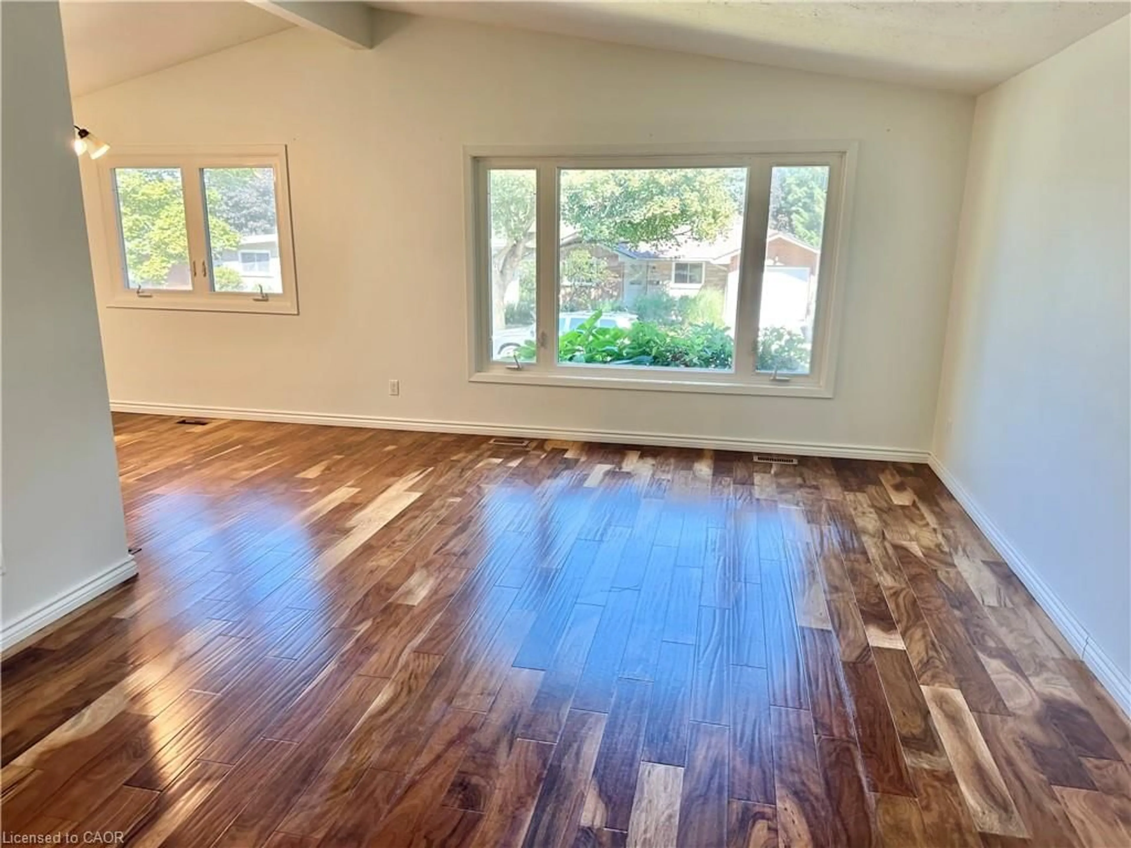 A pic of a room for 8 Howard St, Simcoe Ontario N3Y 2H5